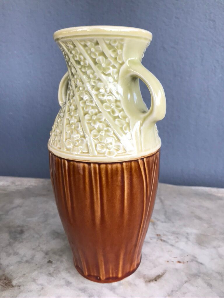 Two-tone vase decorated with flowers