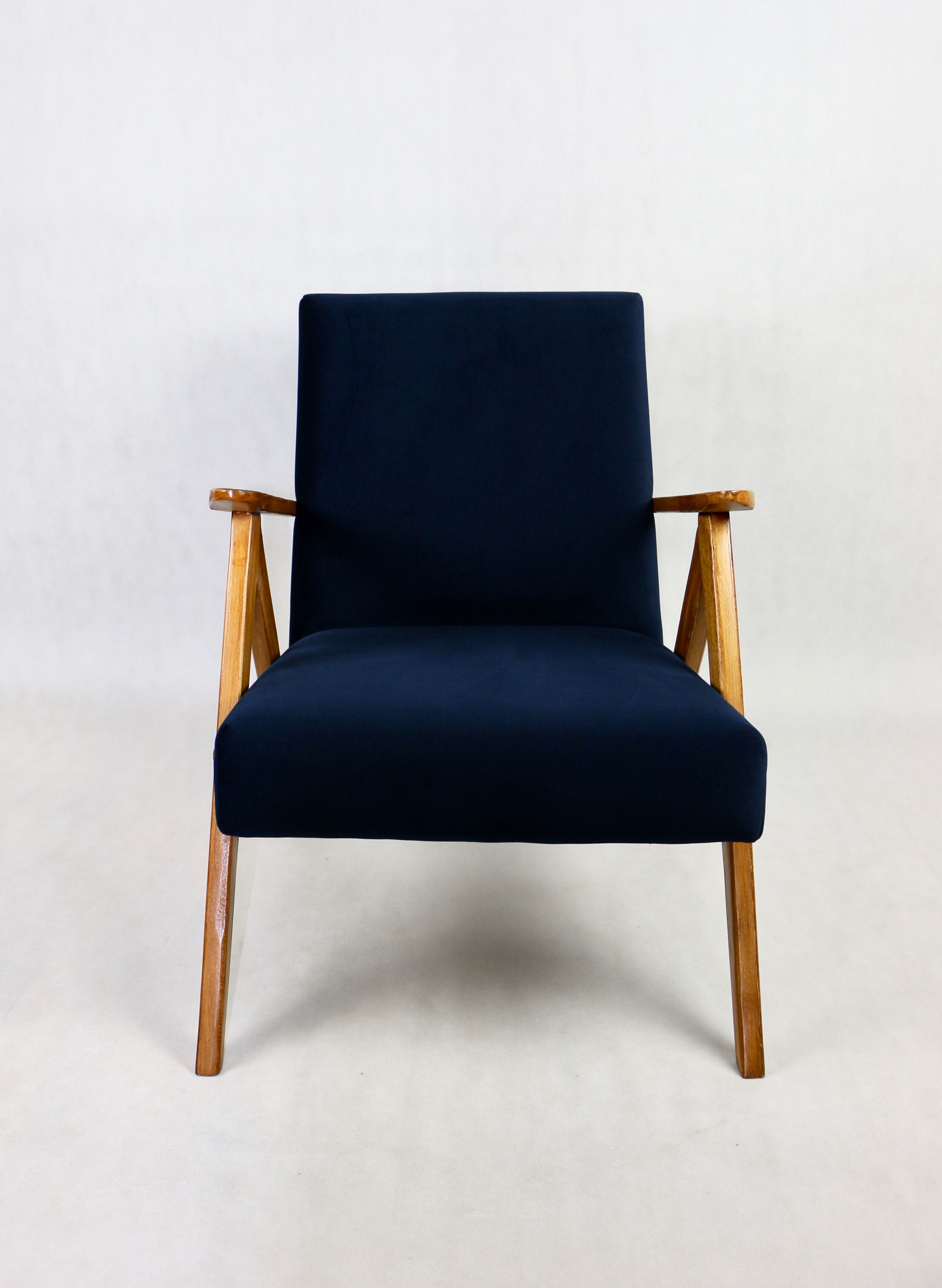 Fauteuil vintage en velours bleu marine Var, années 1970