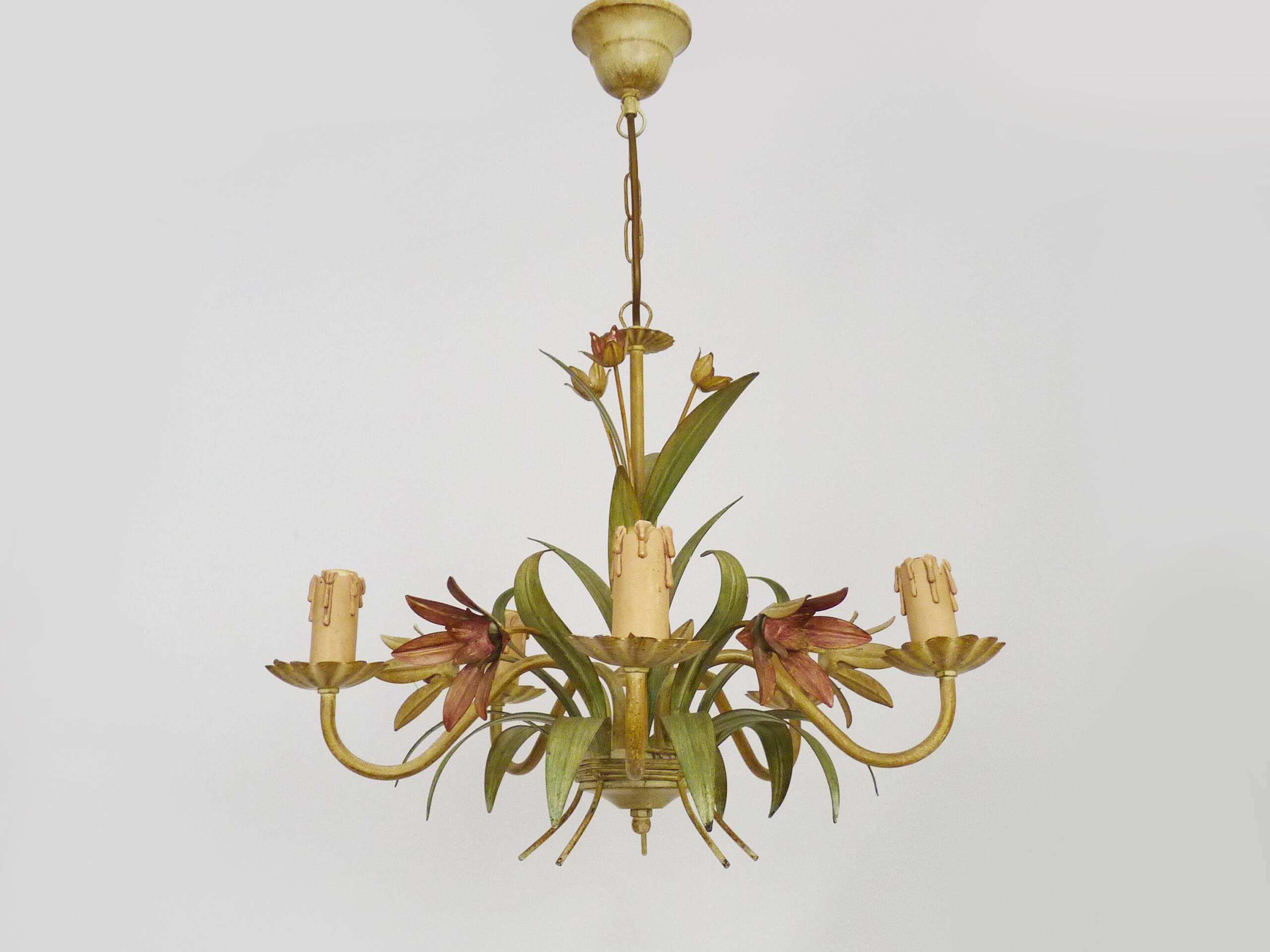 Vintage chandelier in painted metal decorated with flowers and foliage with 5 lights. 80s 90s