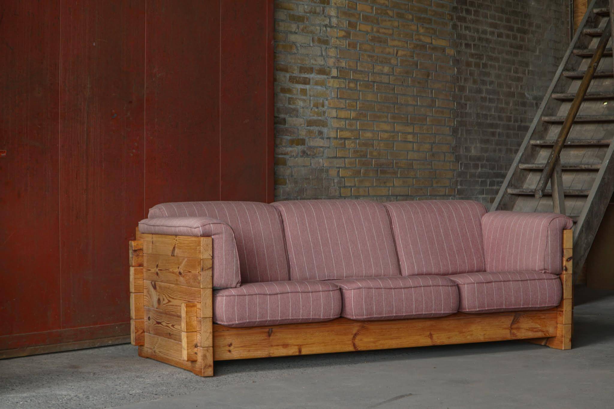 Modern Danish three-seater canapé in pomeranian pine and wool, by Christian IV, 1970s.