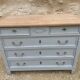 Commode de style Louis XVI en merisier patinée gris Versailles