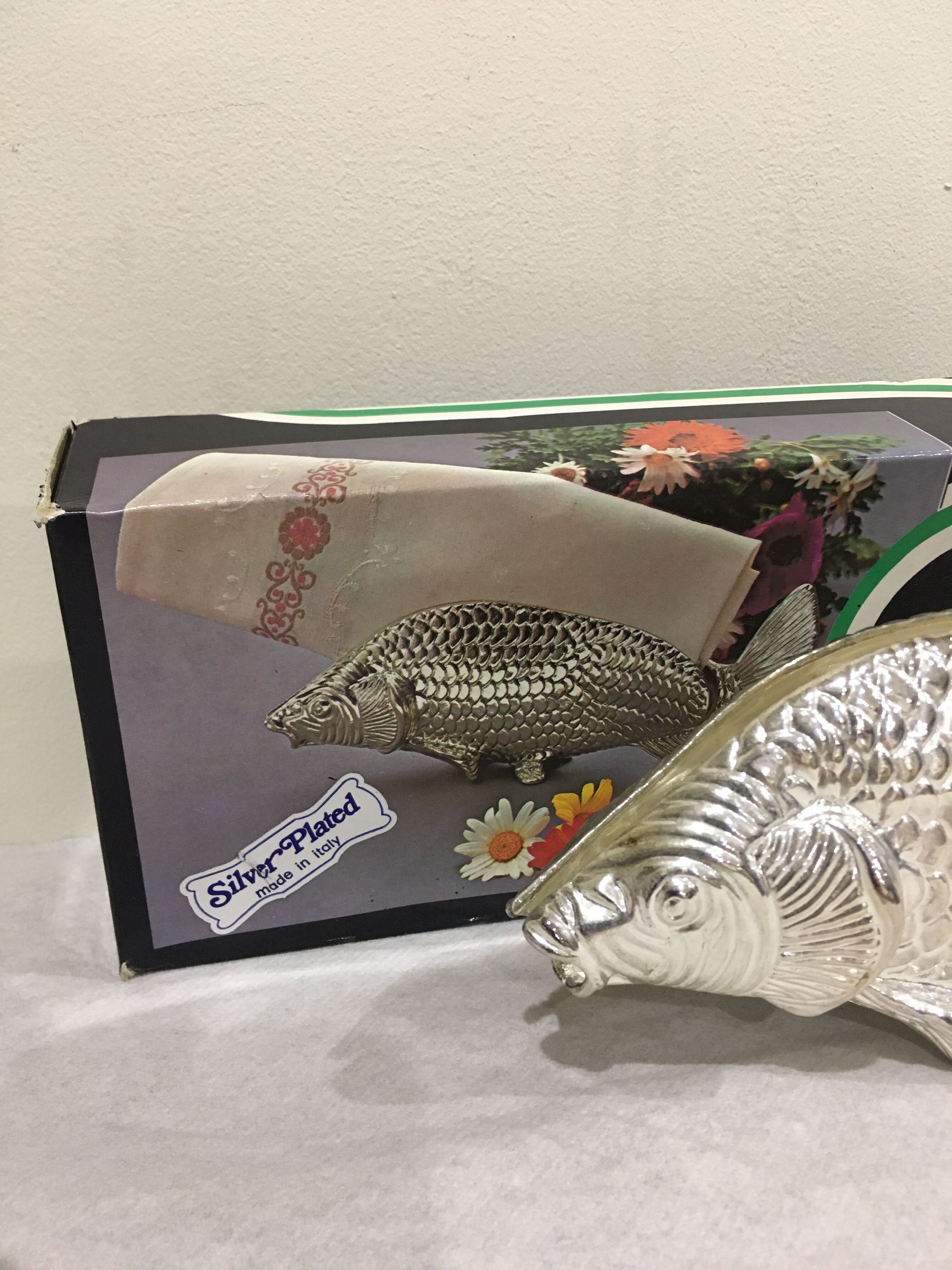 Silver metal fish