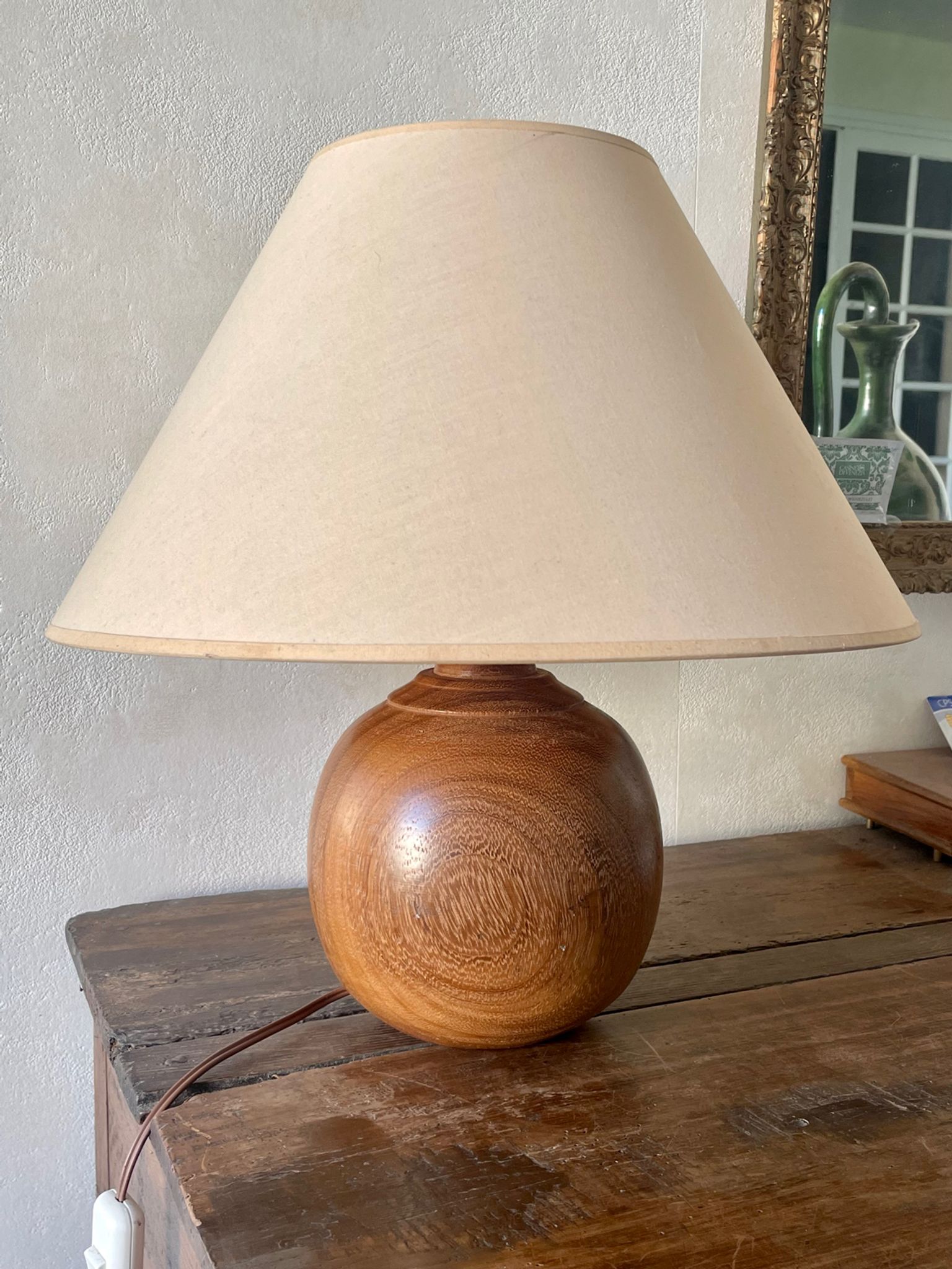 Lampe en bois massif sculpté, Art déco 1930 vintage