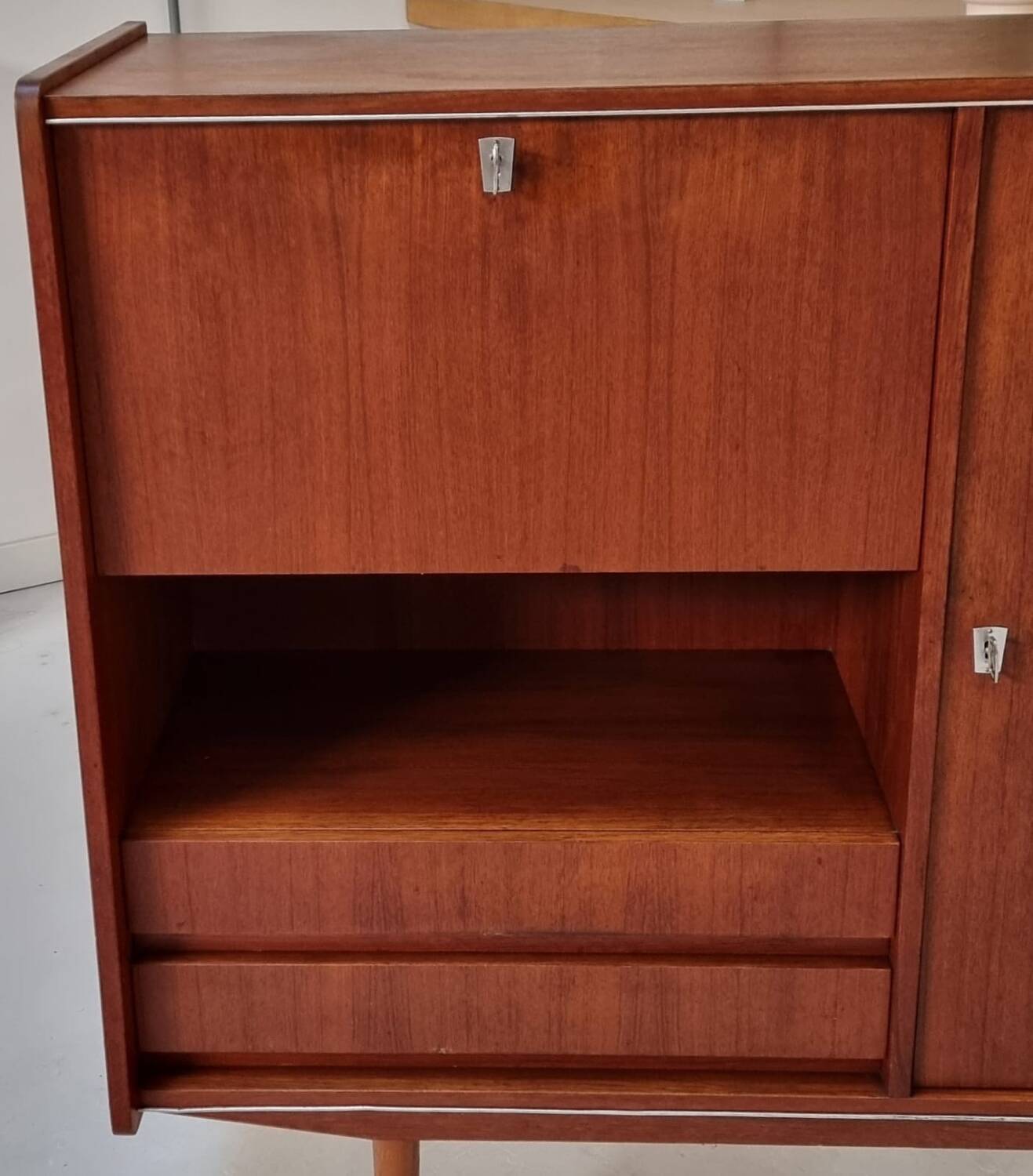 Armoire du milieu du siècle