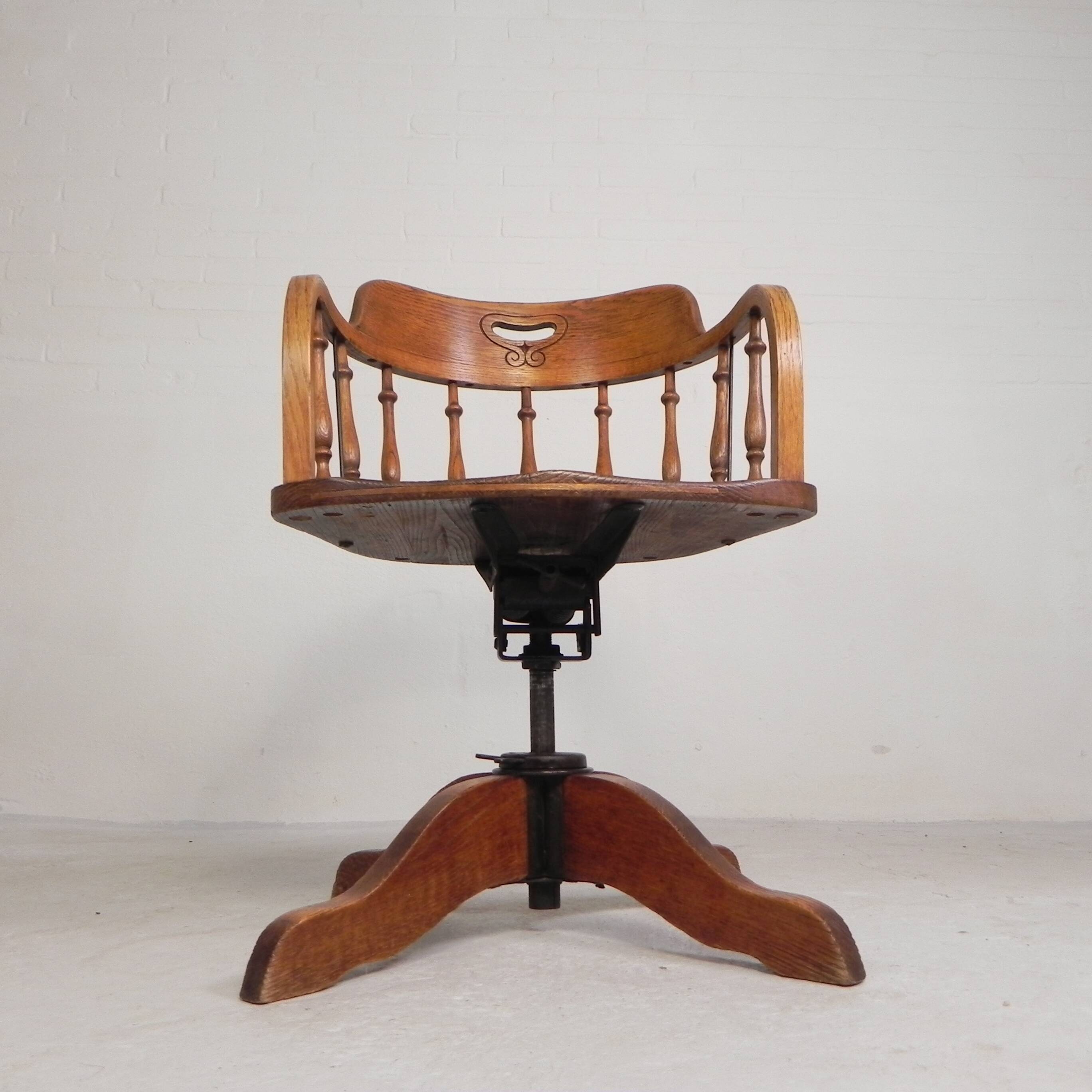 Oak office chair with a spring system and height adjustable, 1930s.