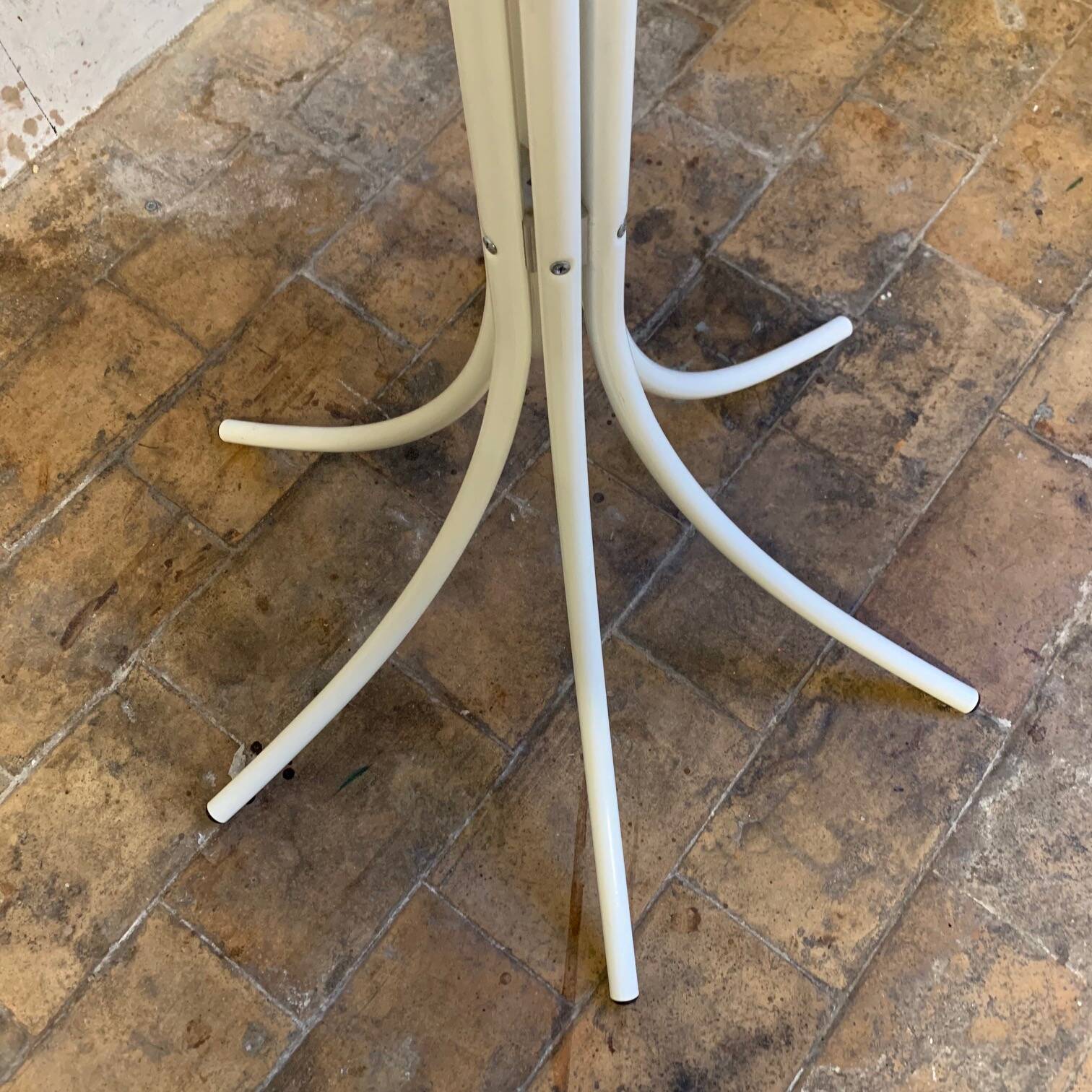 Original white lacquered metal coat rack from the 1980s