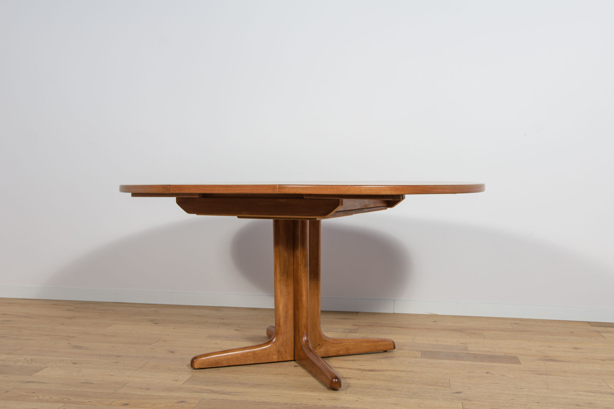 Table à manger ronde extensible en teck des années 1950, Royaume-Uni