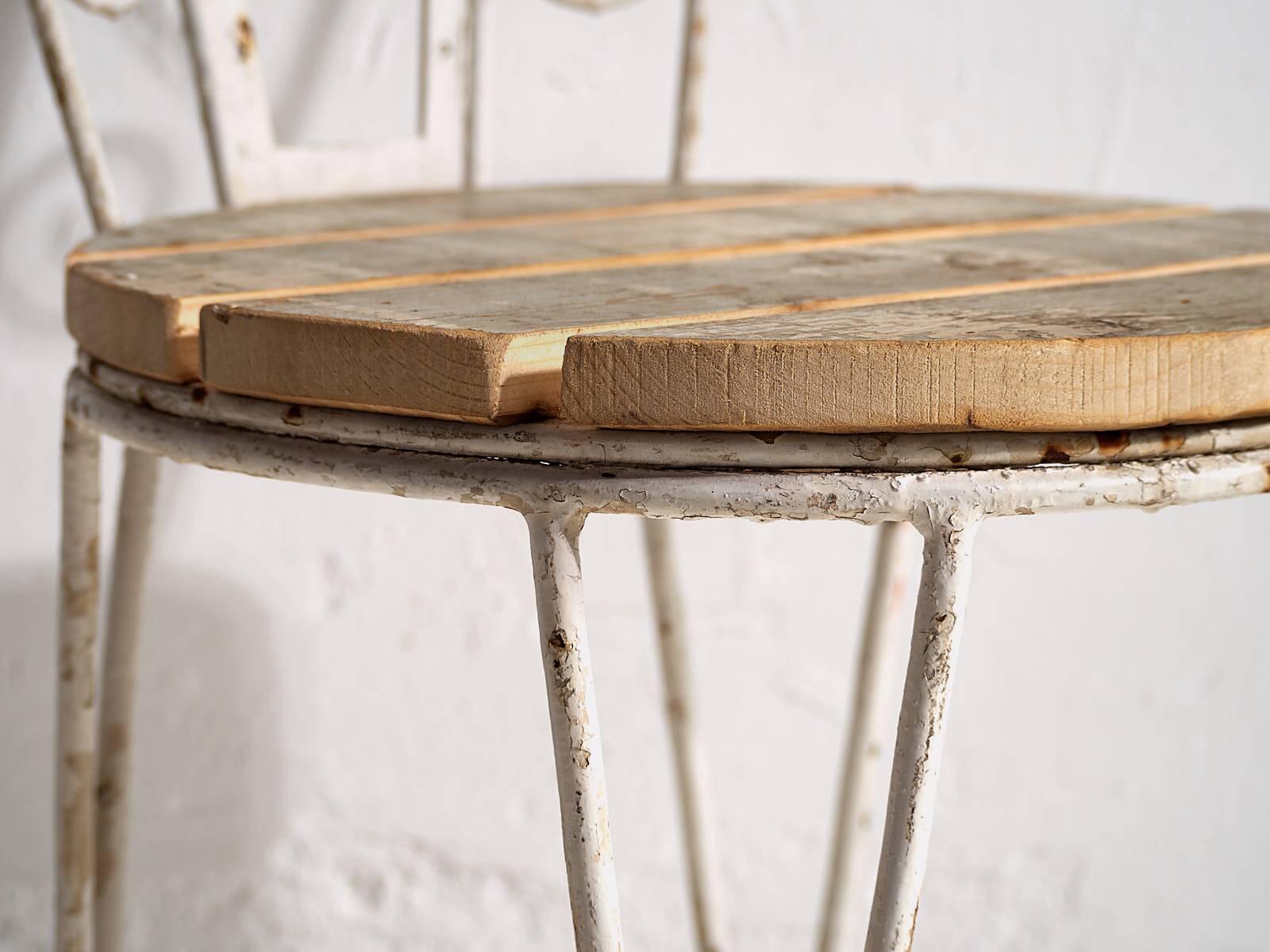 Antique white outdoor chairs (circa 1920). Set of 4 pieces