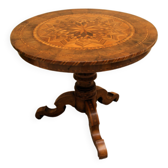 Tripod pedestal table in 19th century marquetry