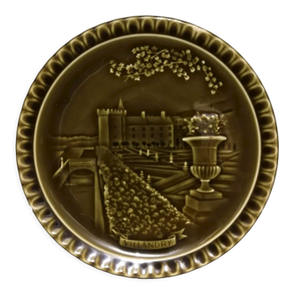 Assiette en barbotine Gien décor "château de Villandry"