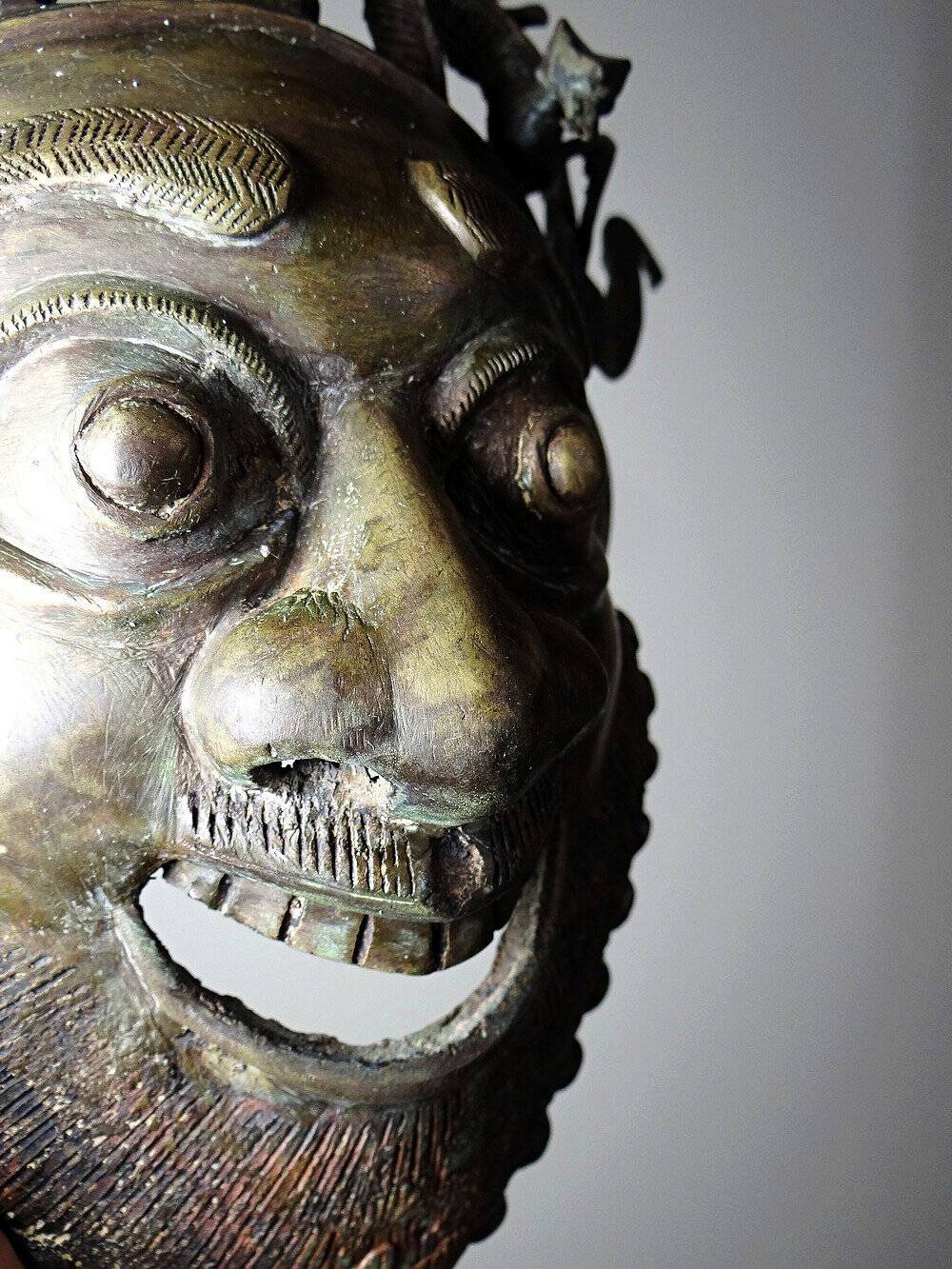 Masque africain en bronze vintage Bamoun, Cameroun
