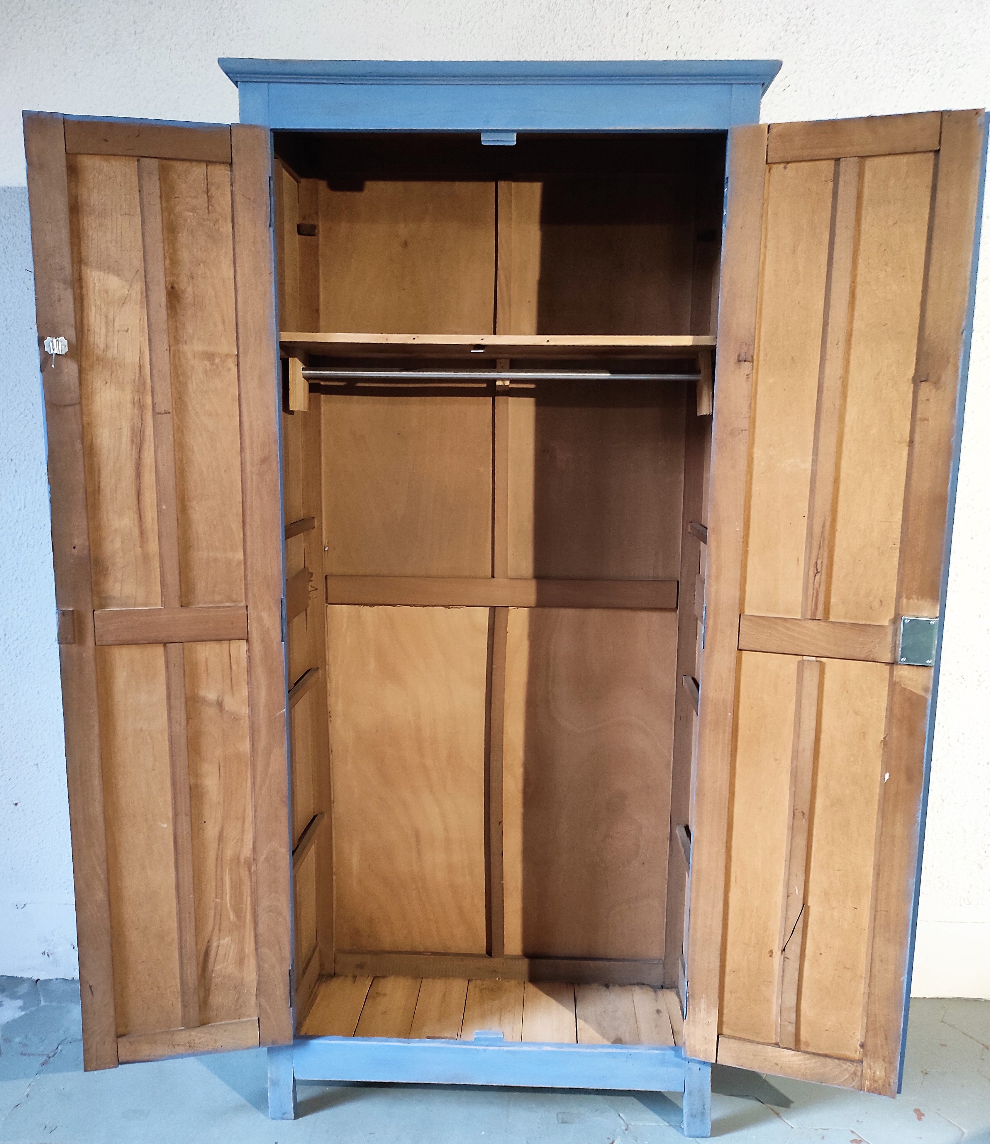 Armoire parisienne