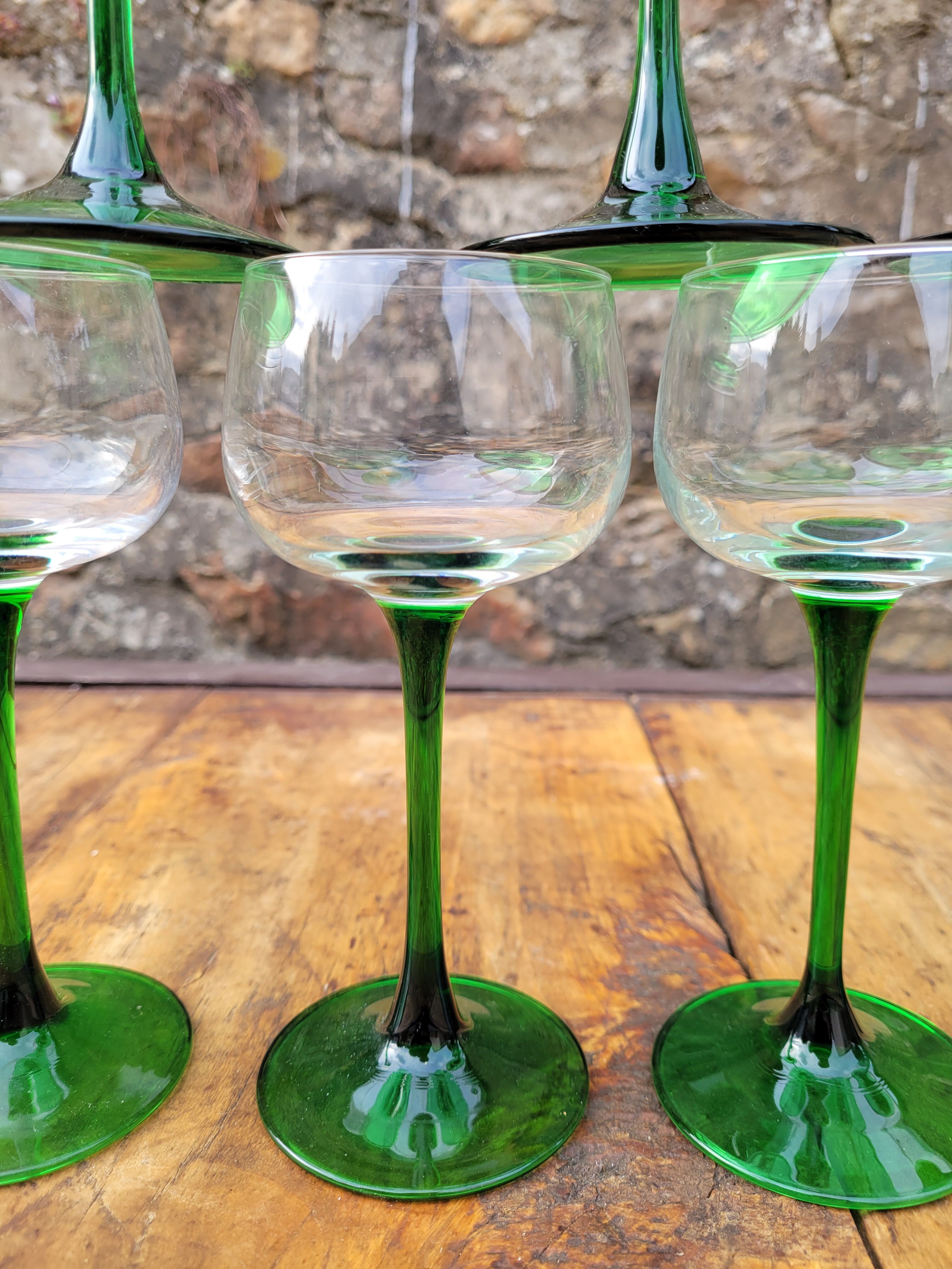 10 Luminarc wine glasses