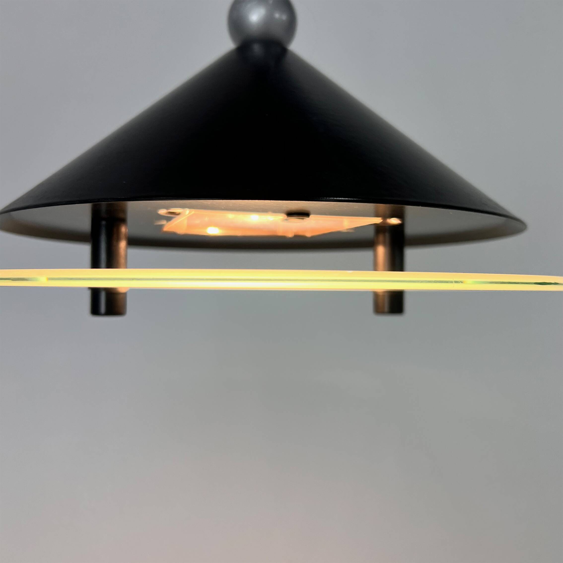 Suspension halogène postmoderne italienne, années 1980