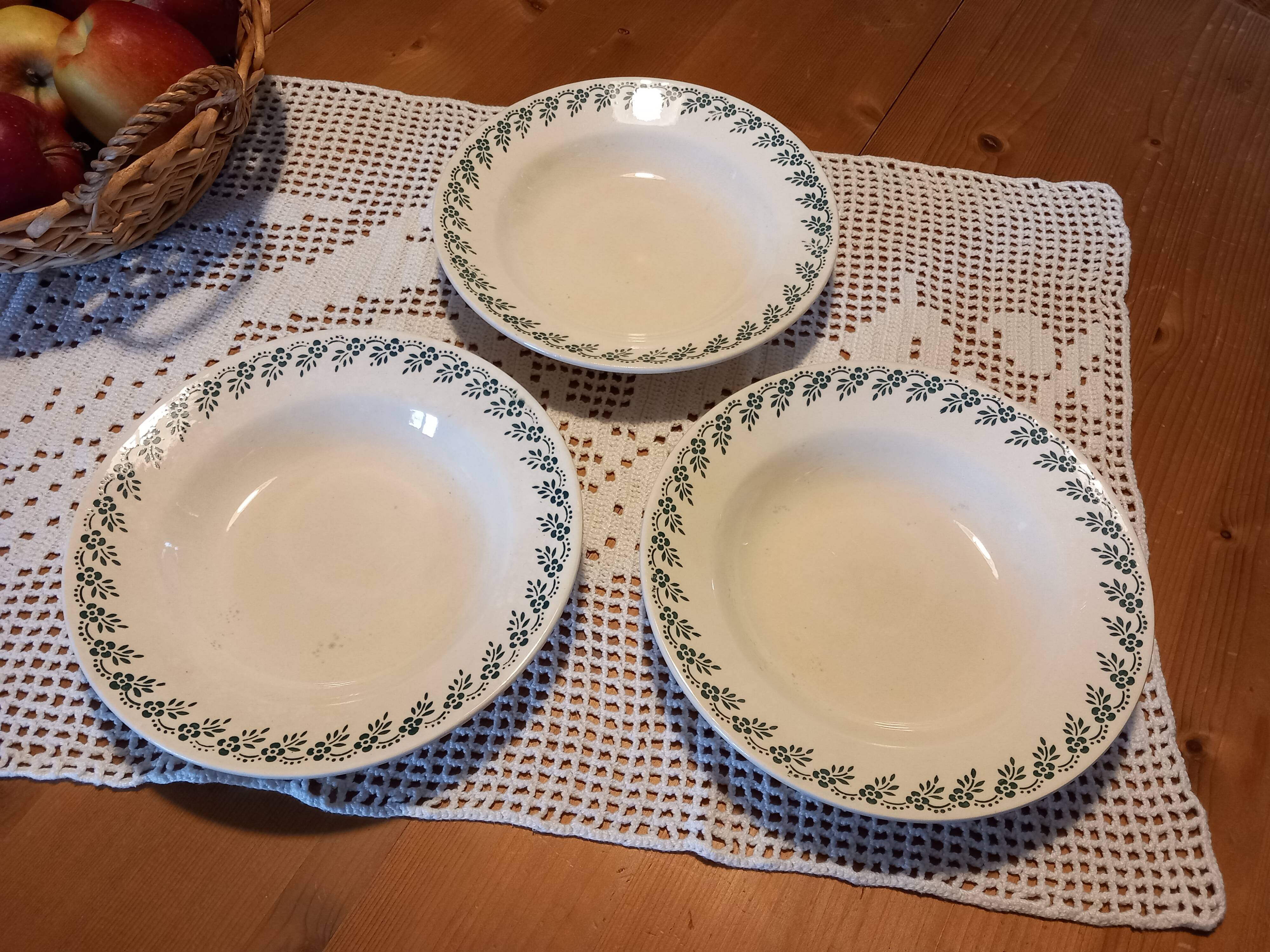 Lot de 3 assiettes creuses anciennes Terre de fer Choisy Le Roi
