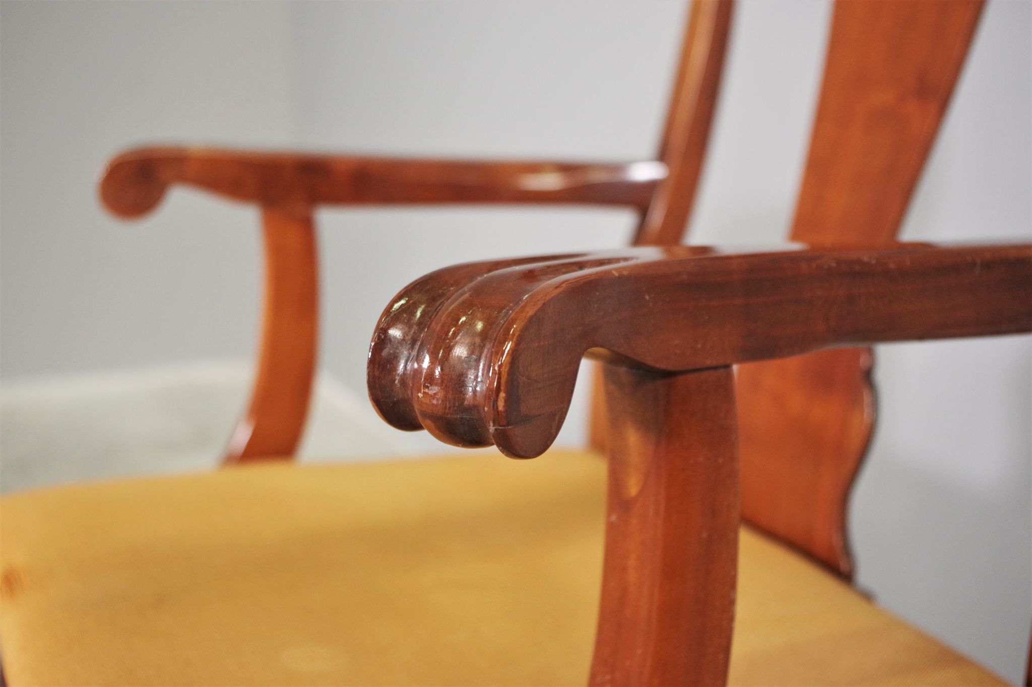 Antique Queen Anne armchair in mahogany and leather