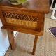 Table d’appoint table de chevet vintage bois pieds compas et rotin