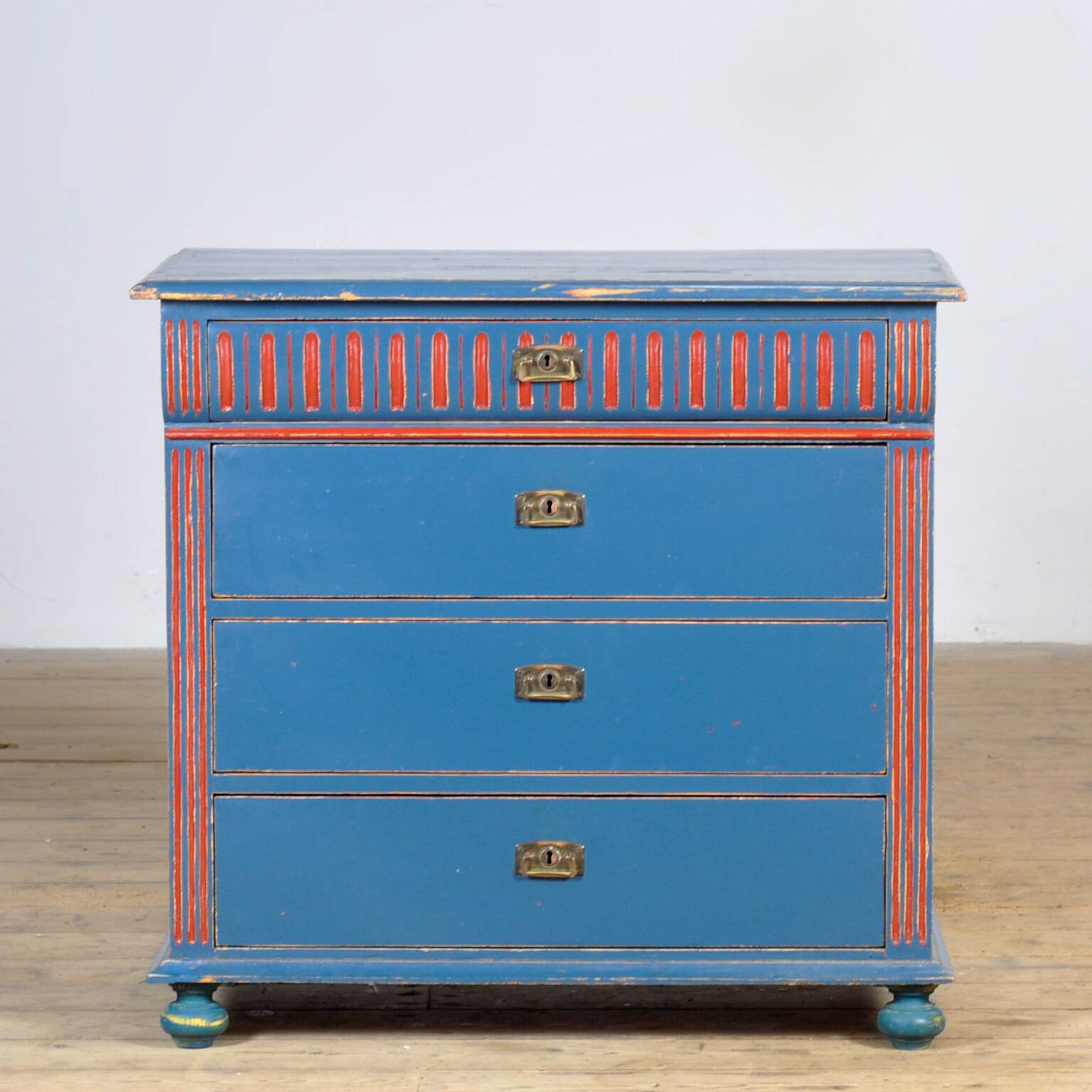 Pine chest of drawers, circa 1925