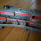 Old electric train: circuit, 2 locomotives and 2 wagons, circa 1950