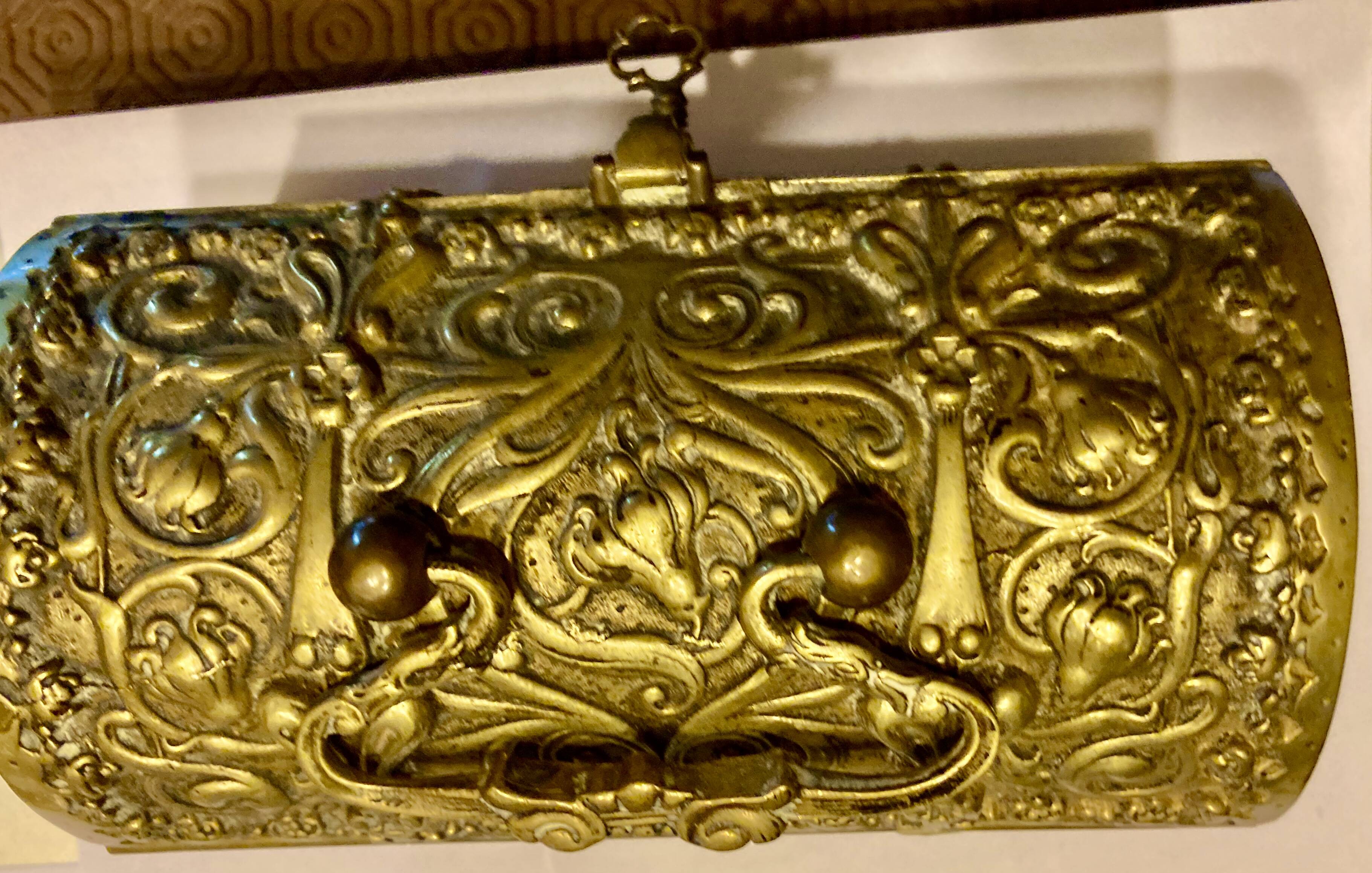 Jewelry chest with its bronze key, Renaissance style, 19th century fleur-de-lis decoration