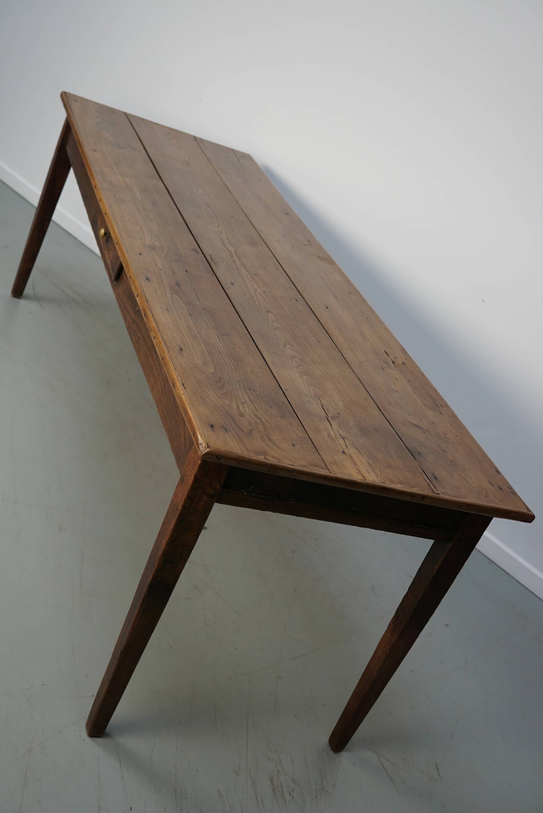 Large rustic farmhouse dining table from the French 19th century, in old elm