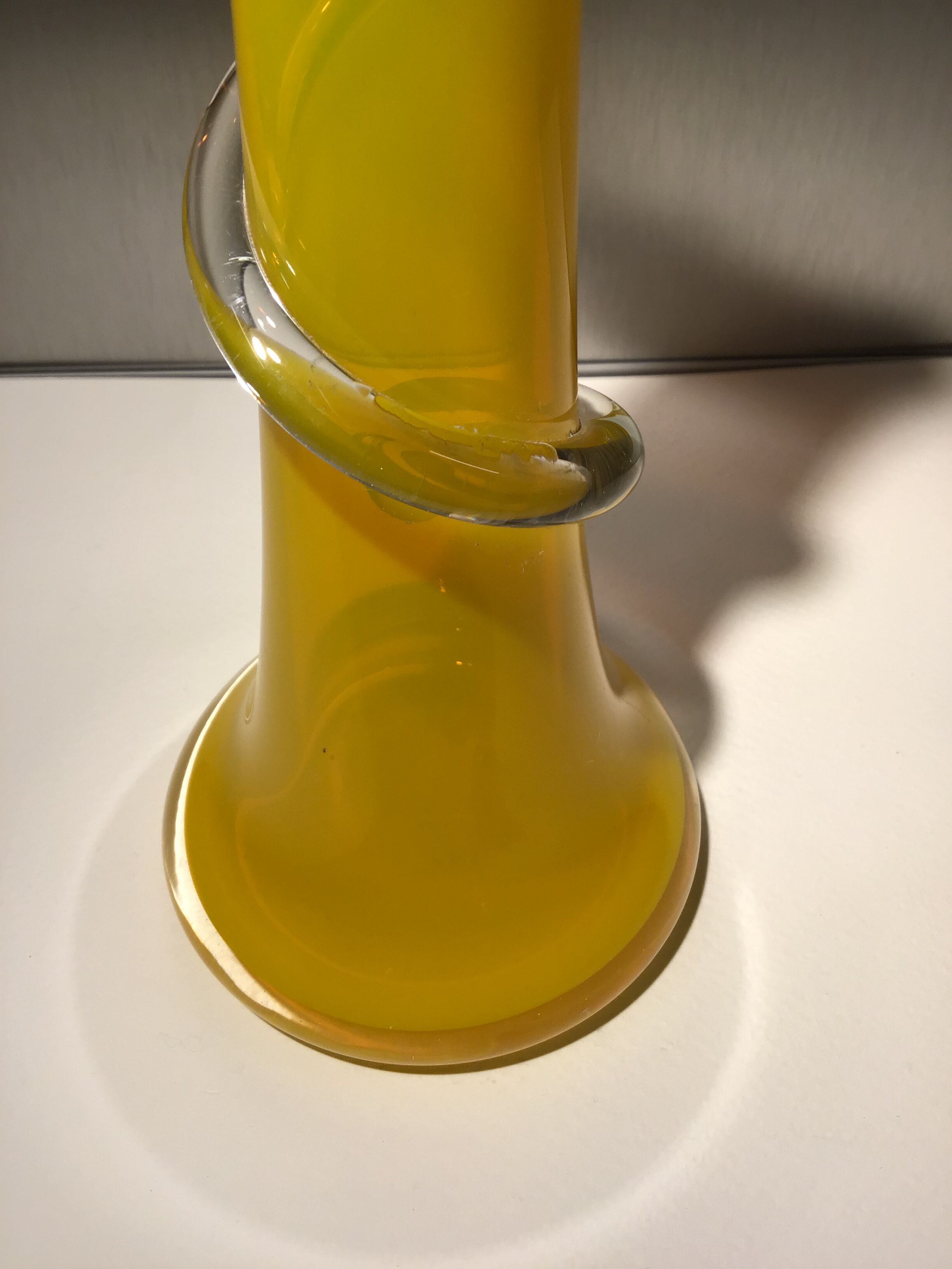 Soliflore vase in twisted yellow glass from the 60s/70s