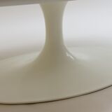 Table basse tulipe ovale blanche des années 1960 par Maurice Burke pour Arkana Uk