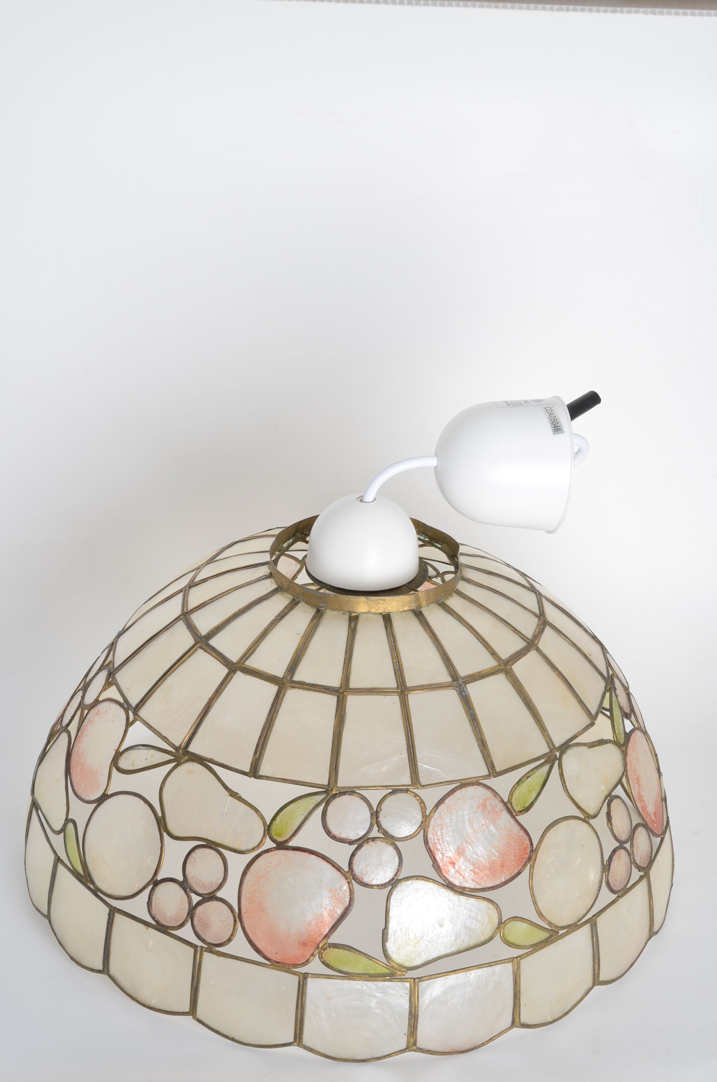 Mother-of-pearl suspension