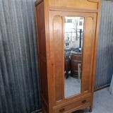 Vintage Parisian wardrobe - bonnetière