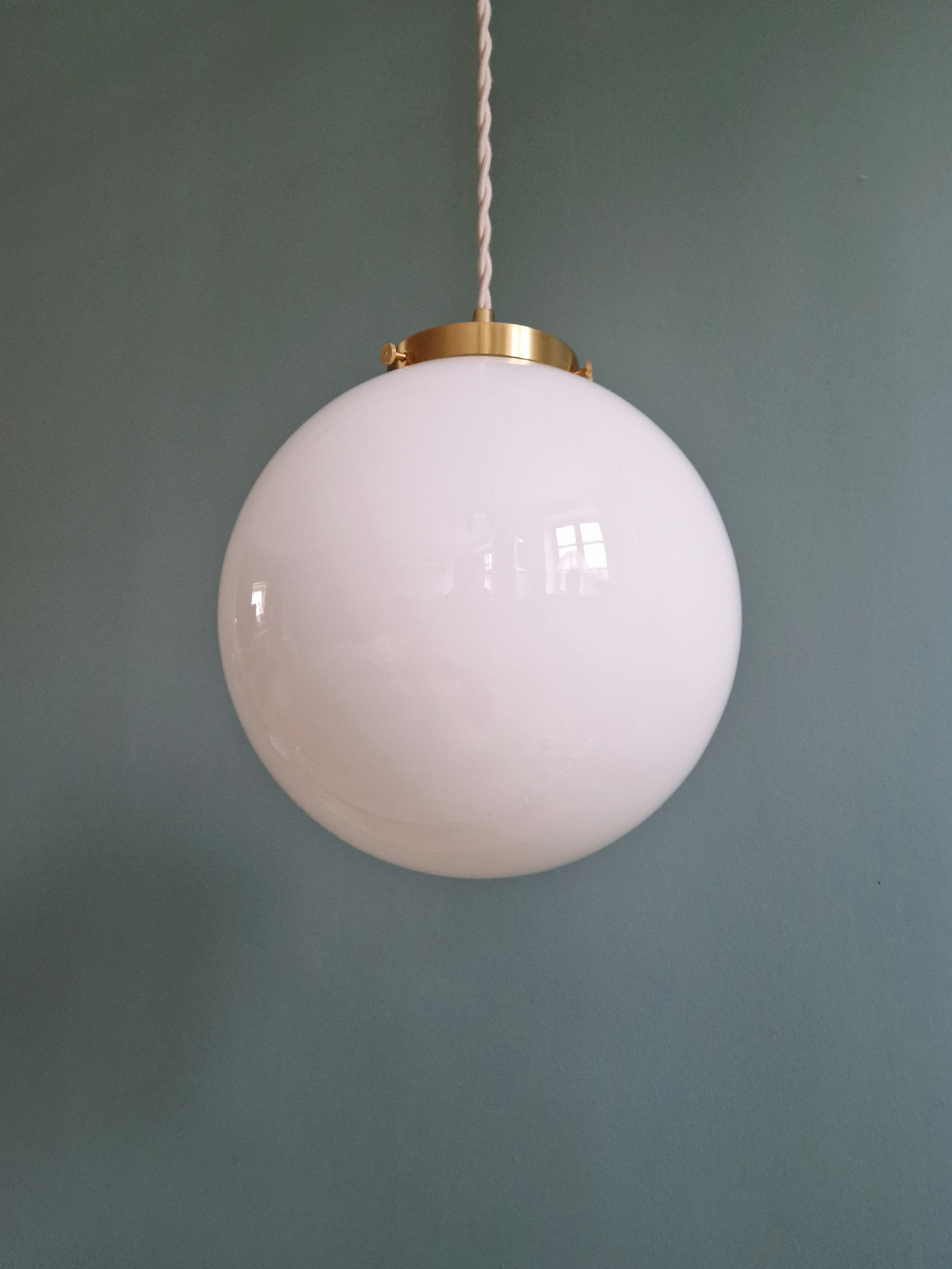 Art Deco suspension in white opaline and brass