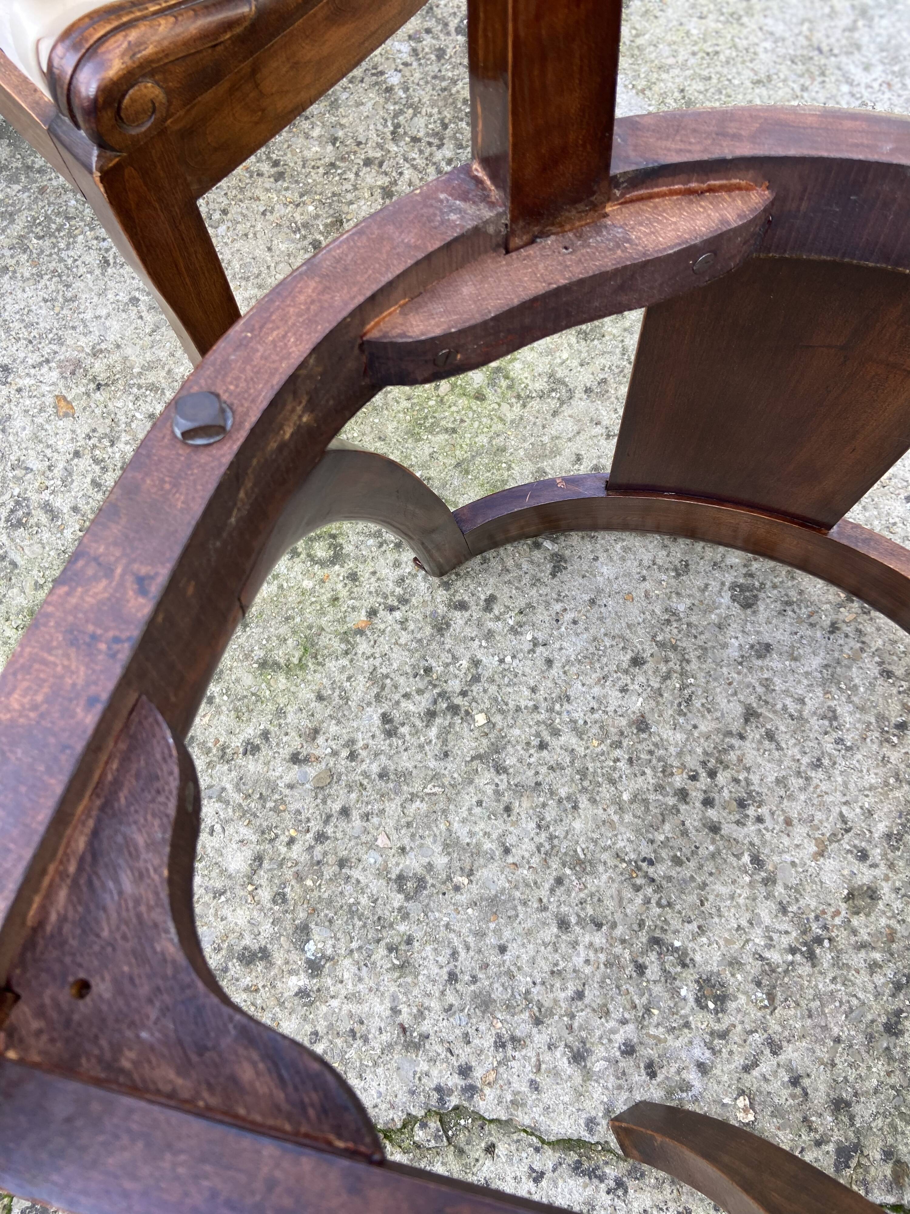 Suite de 4 chaises gondole style Empire