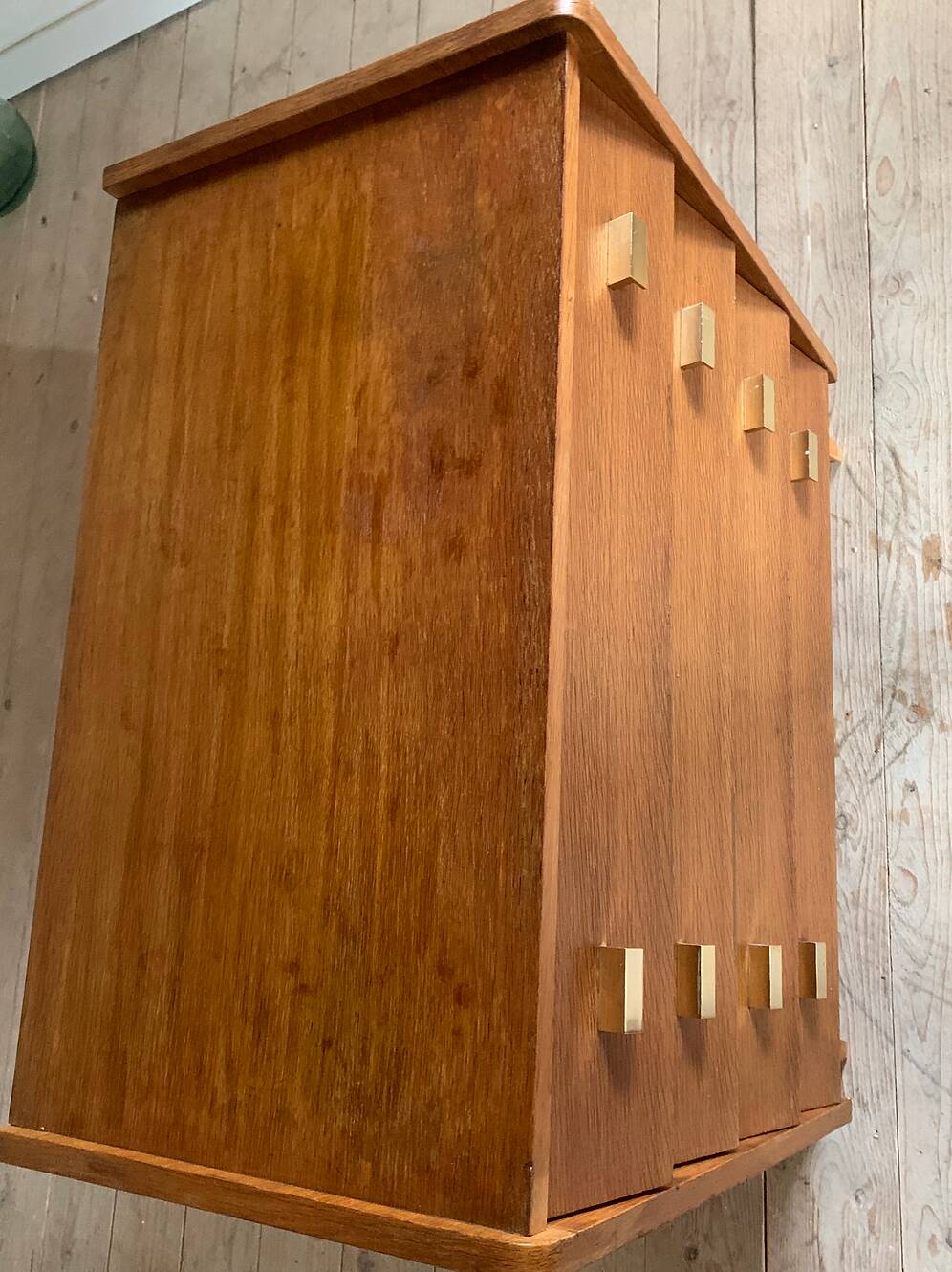 Vintage oak chest of drawers with 4 drawers
