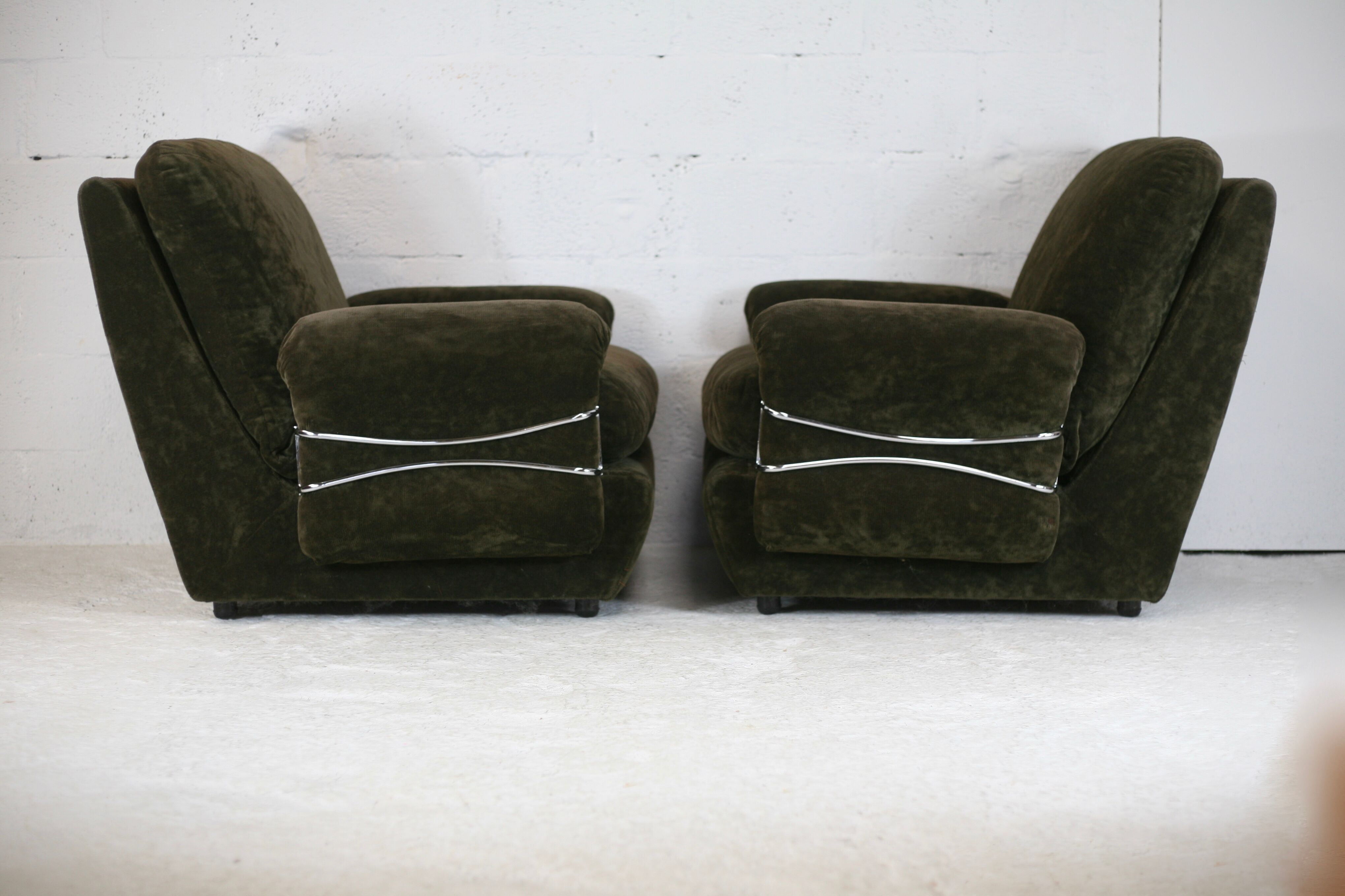 Pair of armchairs "Space Age", brown velvet and steel, France, circa 1970.