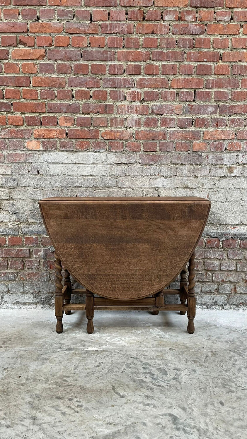 Antique Oak Oval Drop-Leaf Table with Barley Twist Legs – Gateleg Tabl