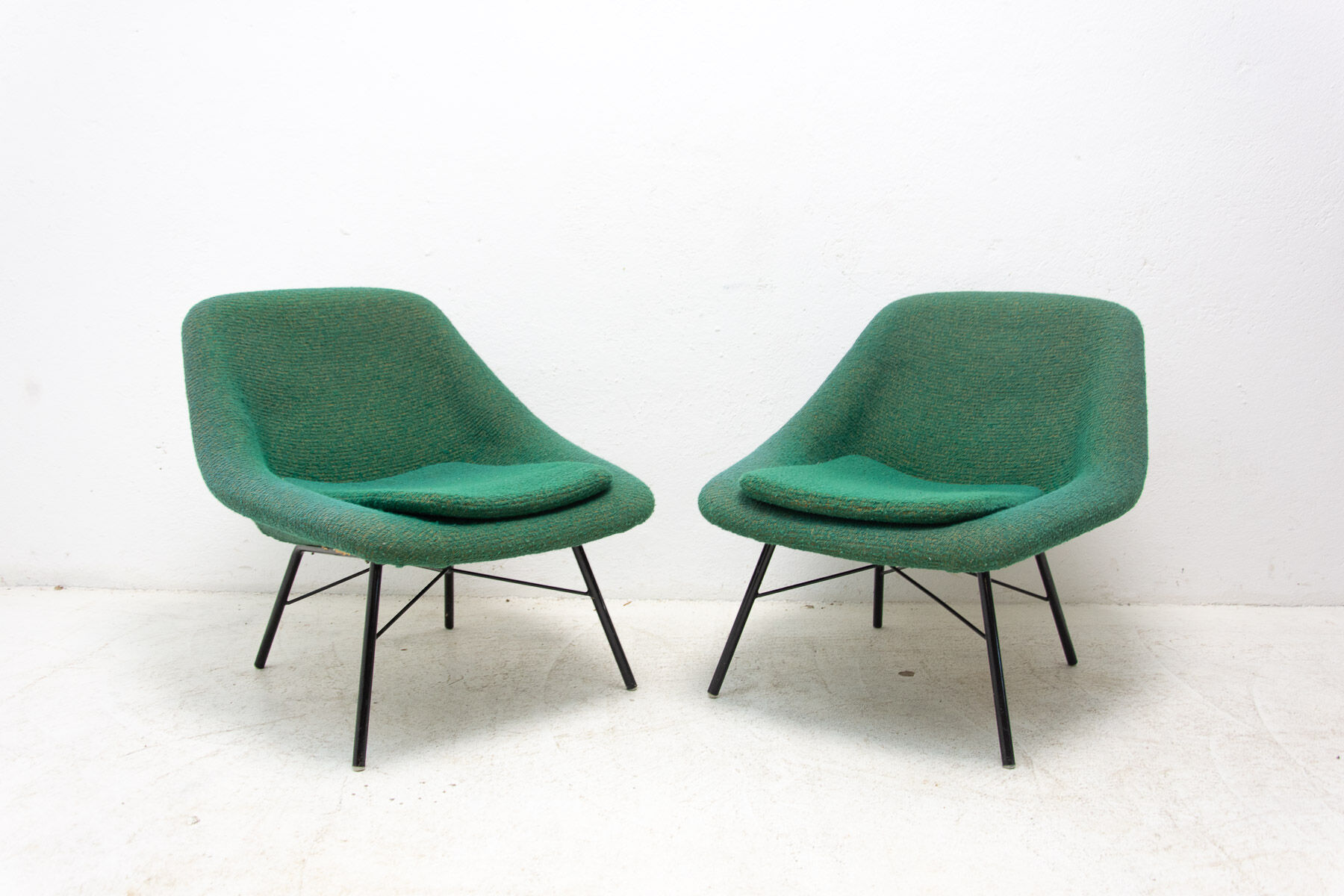 Pair of midcentury lounge chairs by Magda Sépová, produced by TON, 1960´s