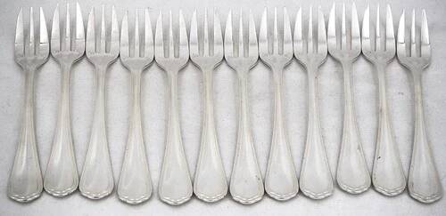 Christofle Spatours, 12 cake forks, silver-plated, excellent condition.
