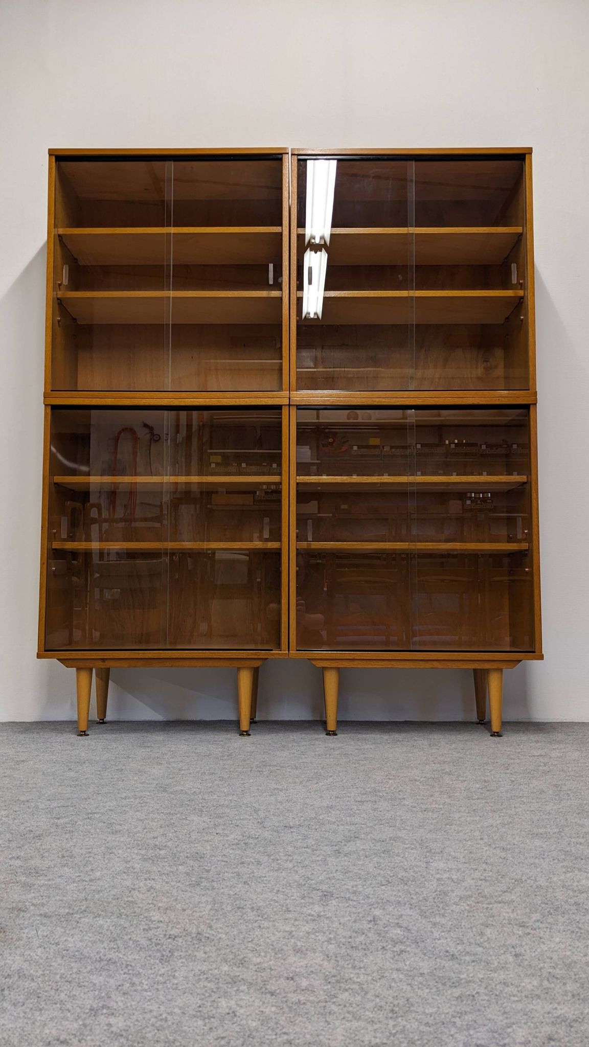 Bibliothèque vitrée 4 modules en chêne blond, France vers 1960
