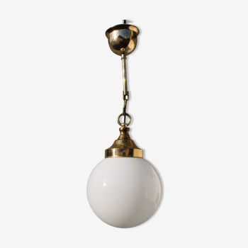 Suspension boule en opaline