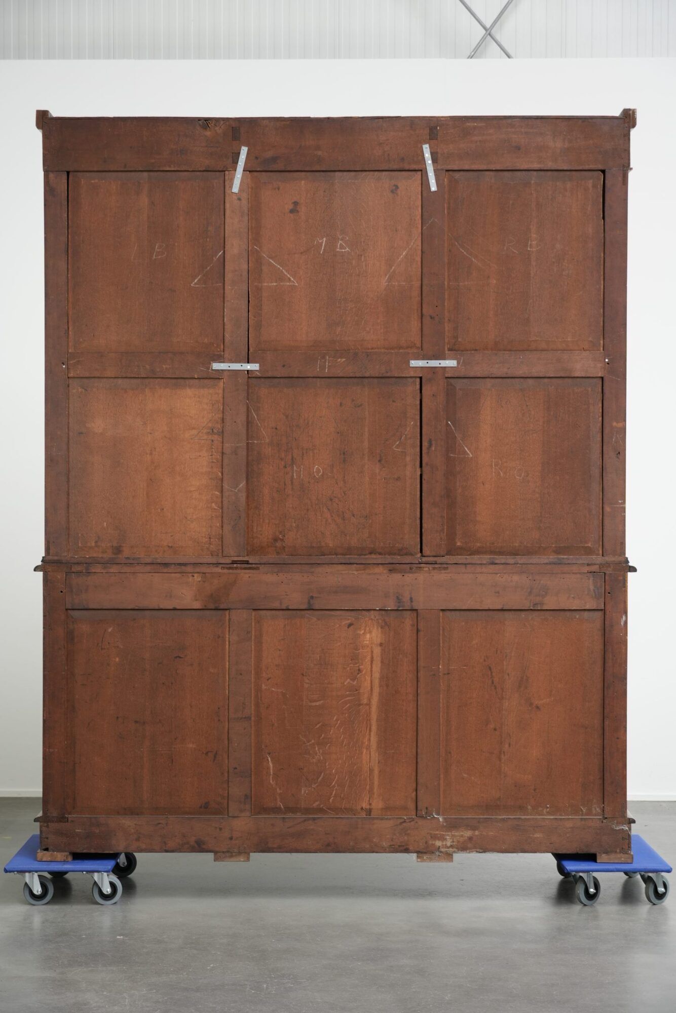 Antique English buffet/bookcase from the 19th century with original glass
