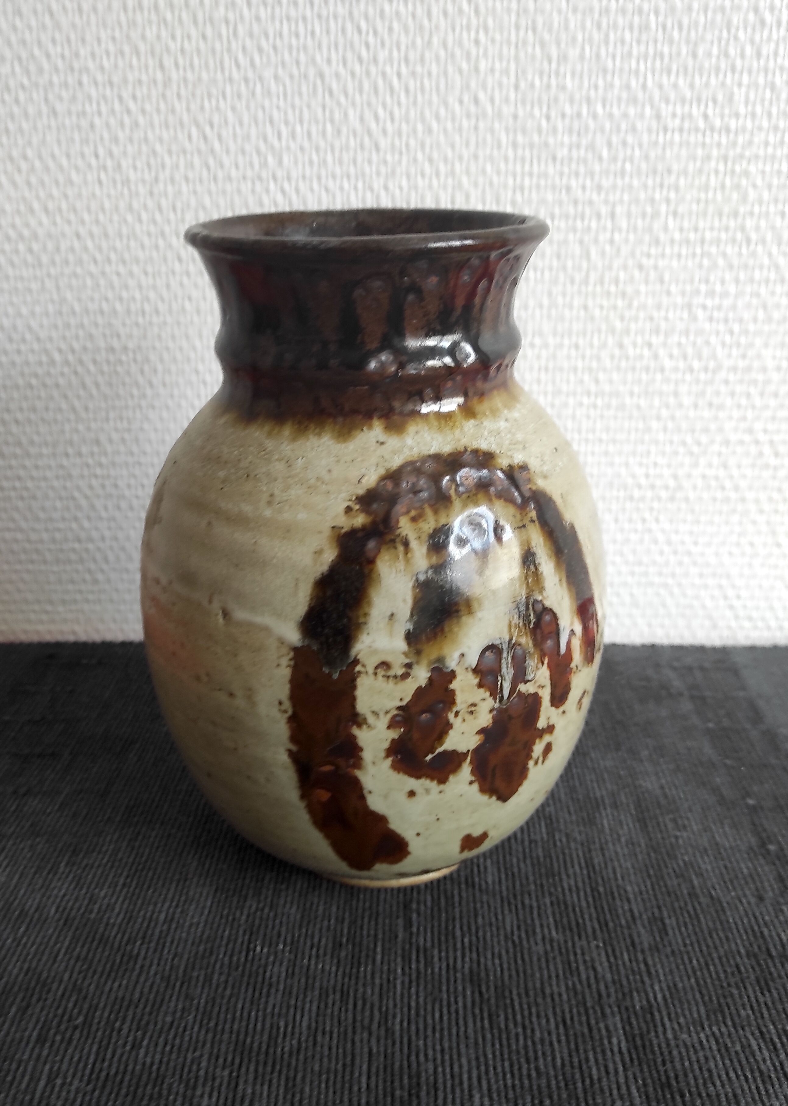 Enamelled sandstone vase – 60s/70s