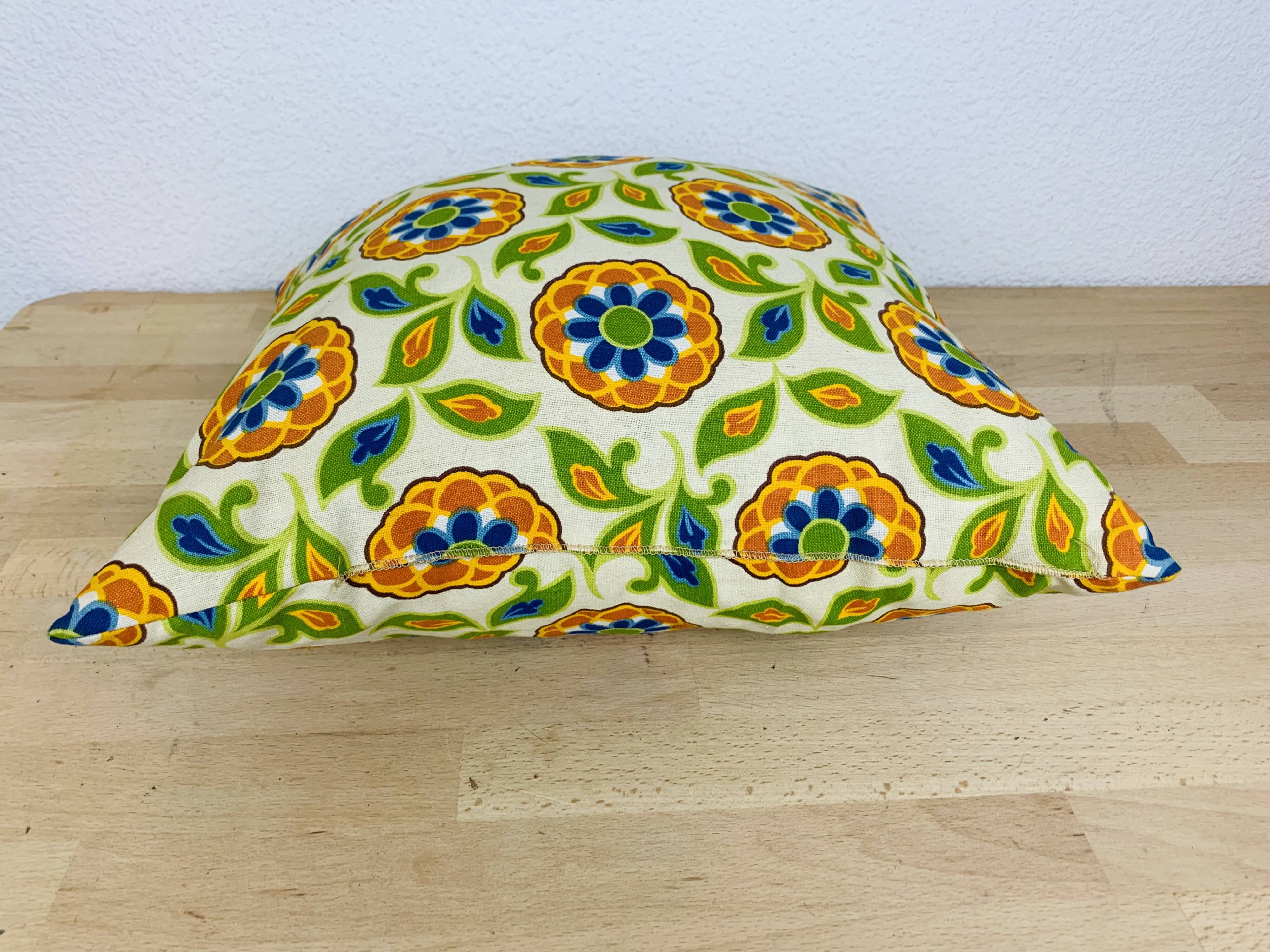Vintage 70s flower cushion 35 x 35 cm