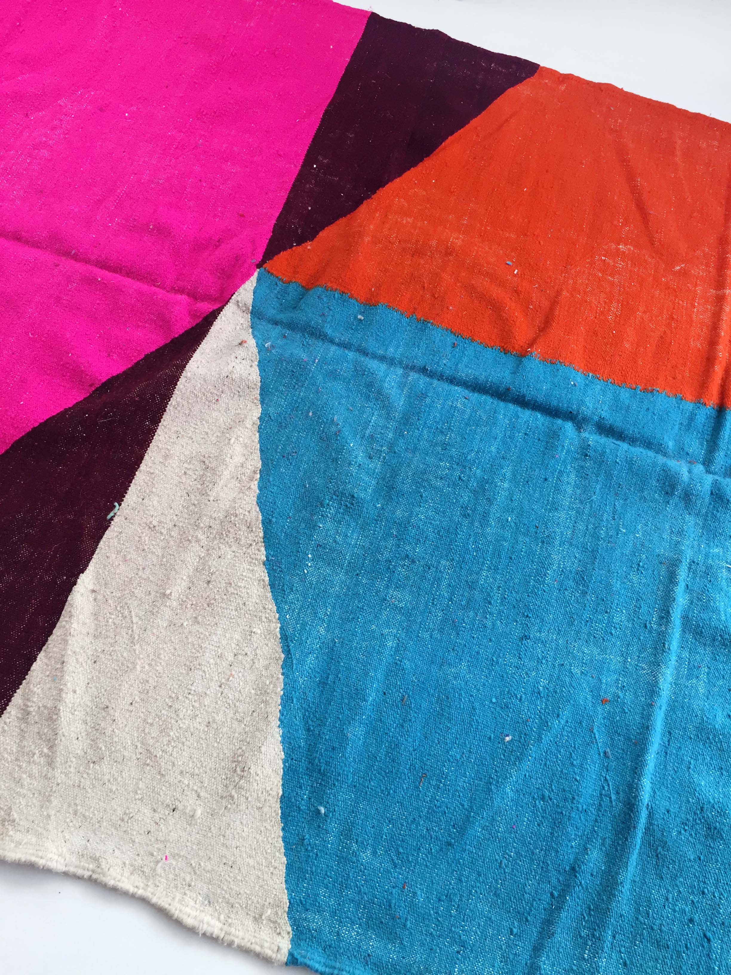 Unbleached Moroccan Berber Kilim carpet with colored flats and fluorescent 294x190cm