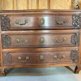 Walnut chest of drawers