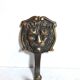 Lion hook