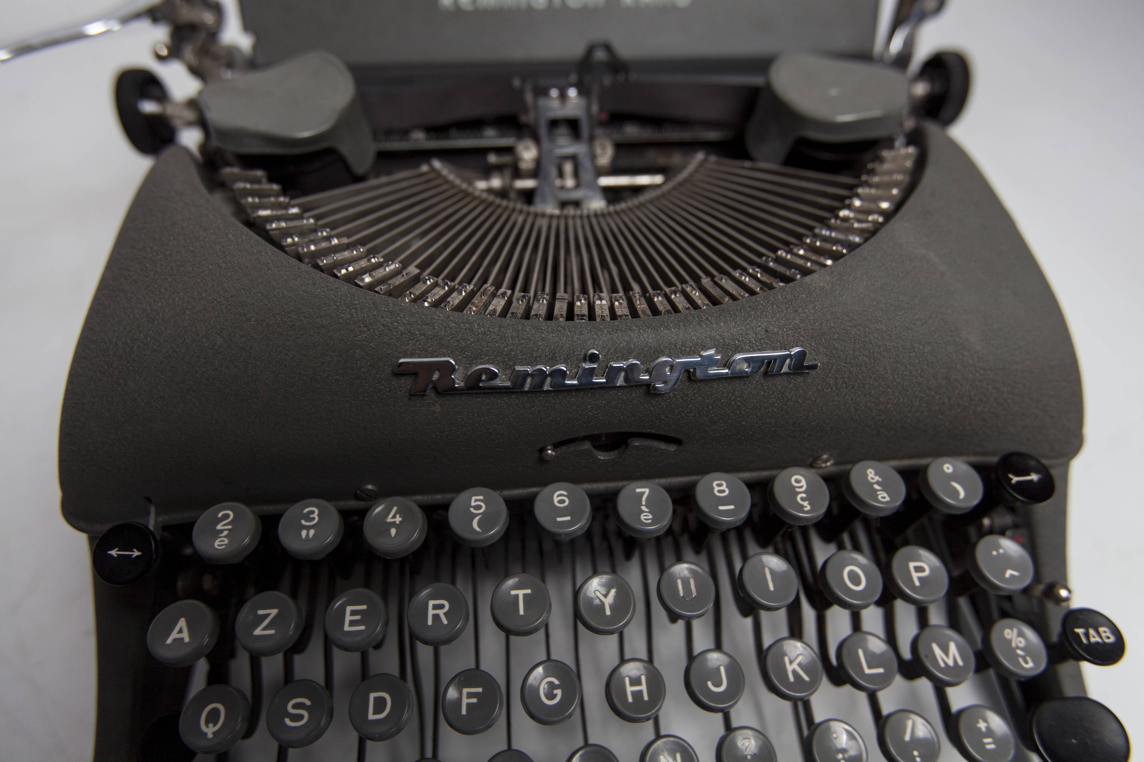 Typewriter Remington rand 1947 deluxe model 5 revised and new ribbon