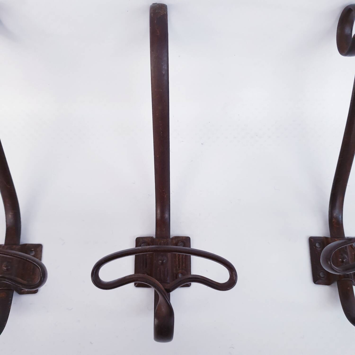 3 patères murales en fer forgé vintage