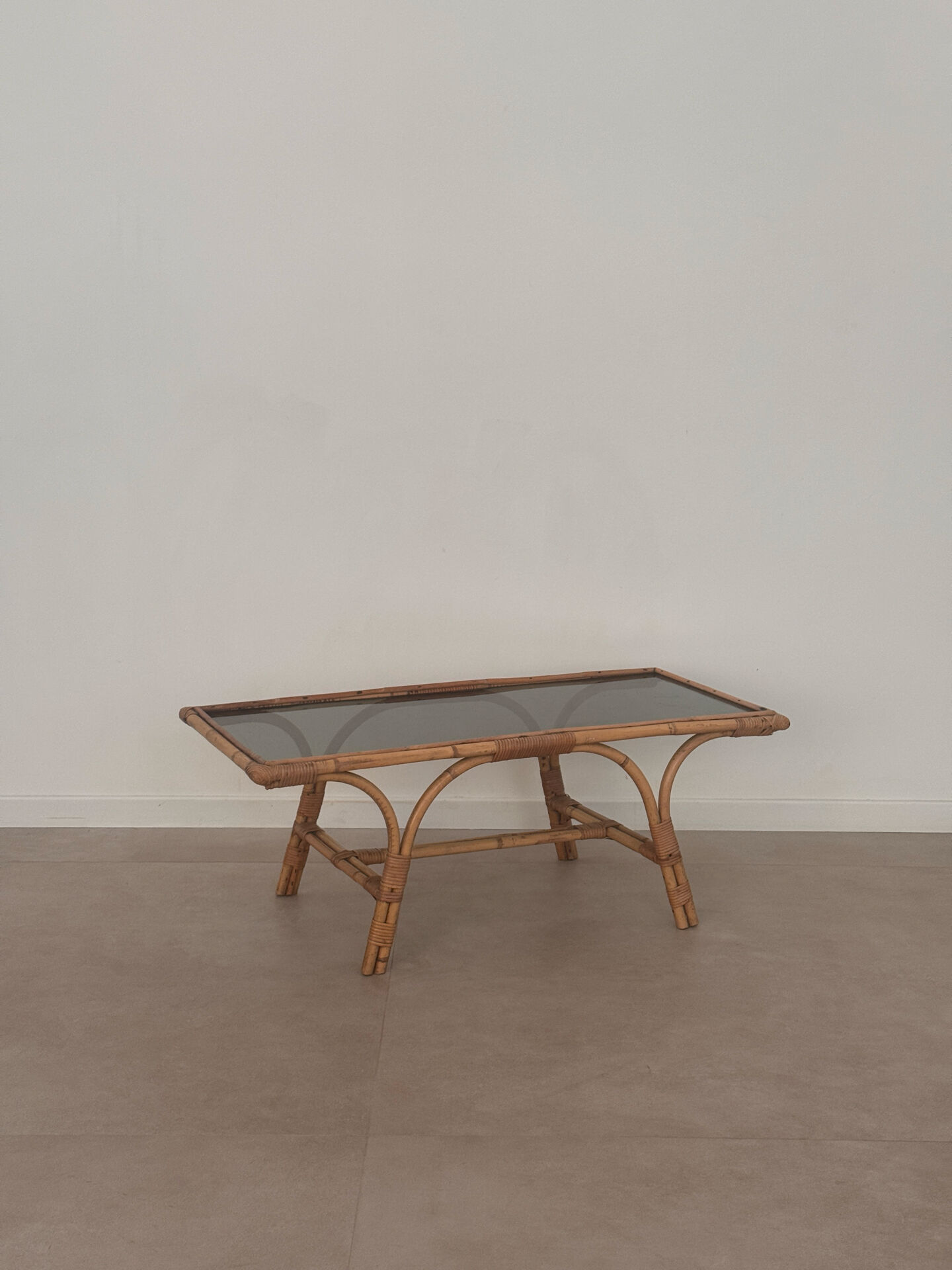 Table basse vintage rotin verre