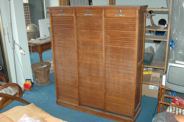 Meuble à volets roulants (meuble à rideaux/tambour)