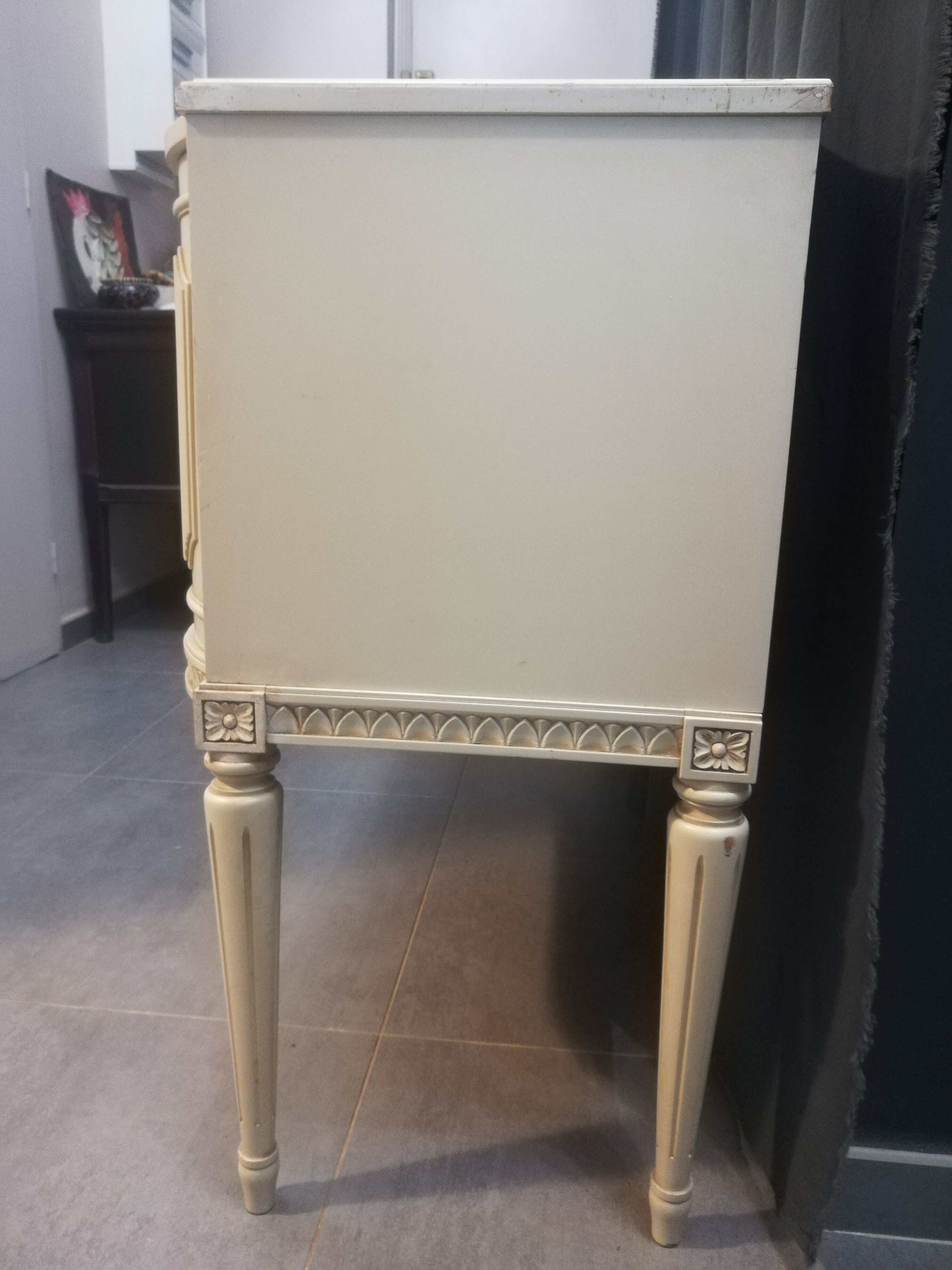 Enfilade style Louis XVI lacquered cream