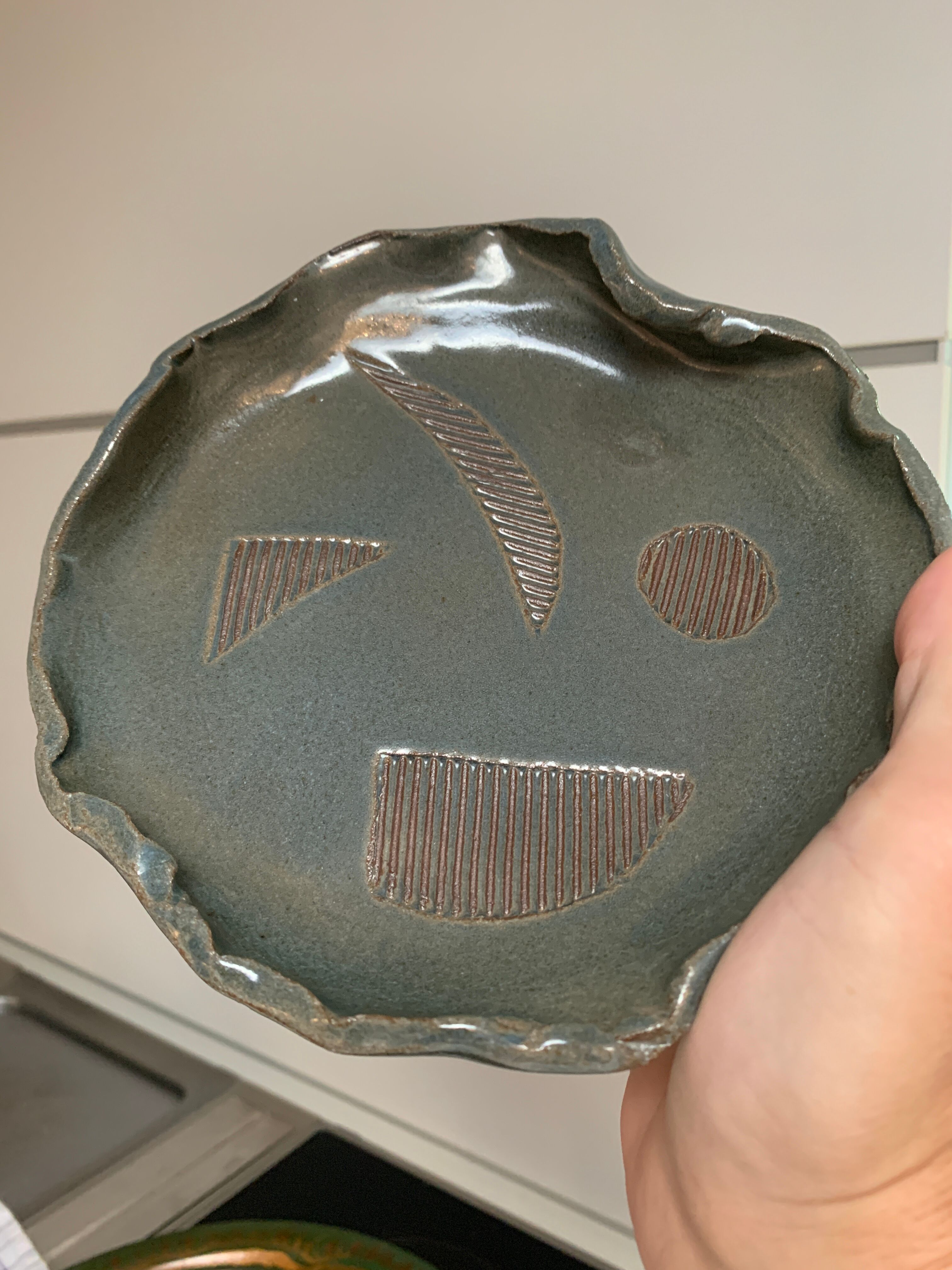 Trinket bowl in ceramic with geometric figure